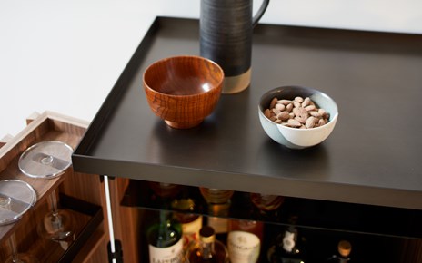 More Möbel Harri Barschrank Nussbaum Detail Wohndesign Maierhofer