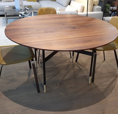 © TISCH-HARRI-R_2.jpg