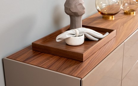 Rolf Benz Stretto Sideboard mit Nussbaum Akzenten Rolf Benz Stretto Sideboard mit Nussbaum Akzenten