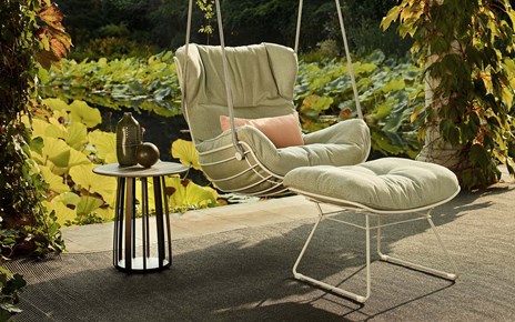 Freifrau Leyasol Outdoor Wingback Swingseat mit Ottoman Wohndesign Maierhofer Freifrau Leyasol Outdoor Wingback Swingseat mit Ottoman Wohndesign Maierhofer