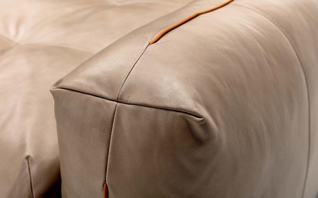 Rolf Benz MOYO Ledersofa Armlehne Detail Wohndesign Maierhofer