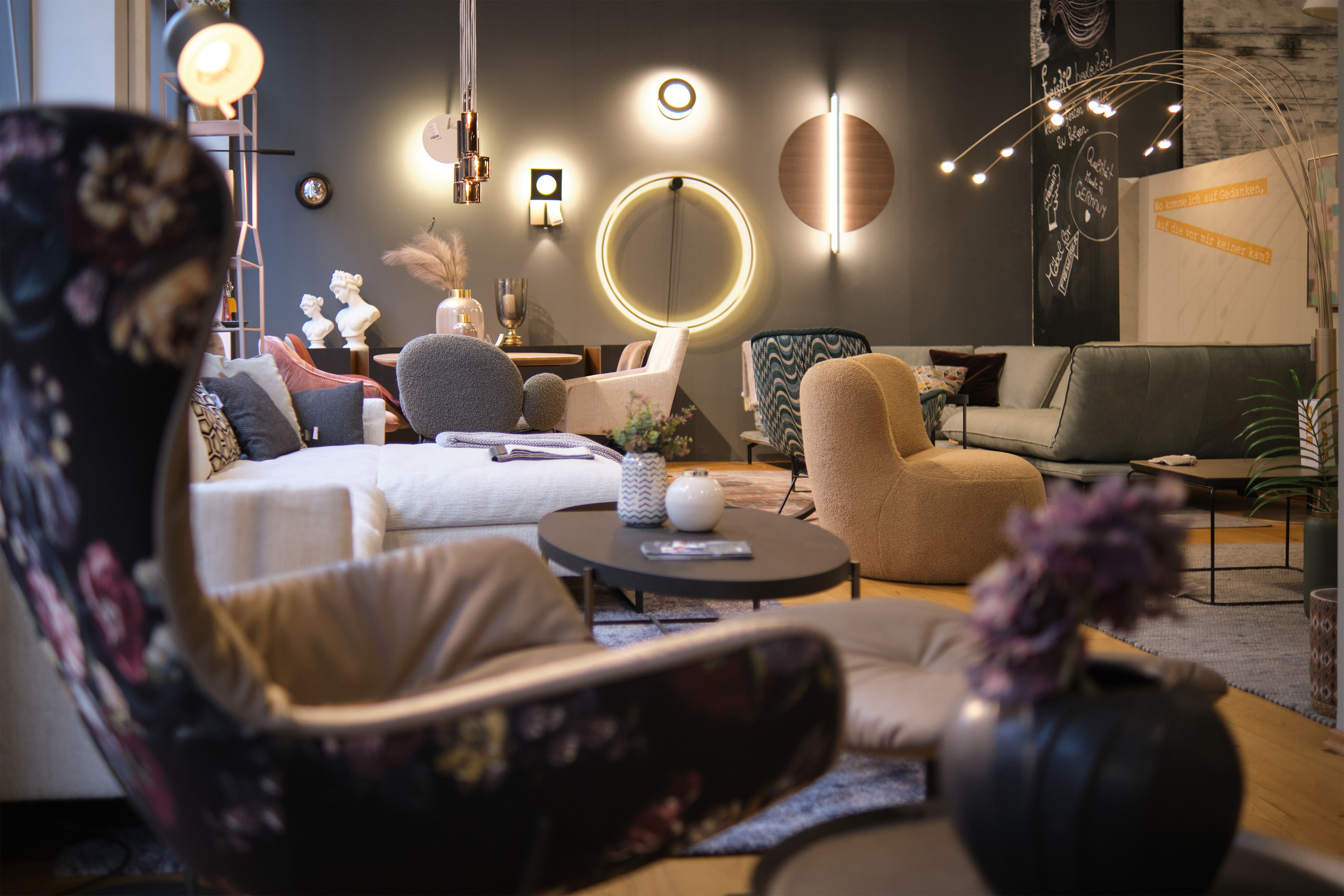 freistil ROLF BENZ & Schlafsofa Store Wien