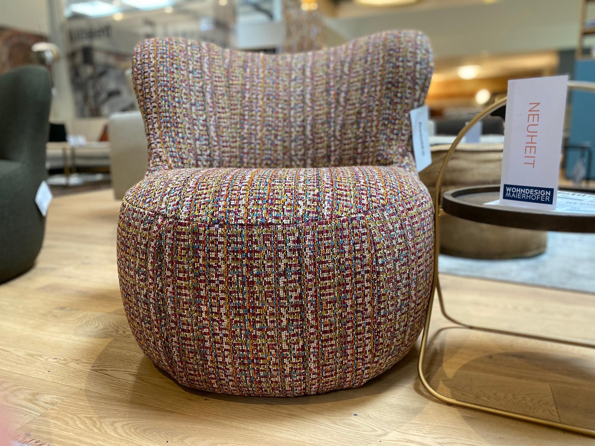 &copy; 173-6331-BUNT_2.JPG