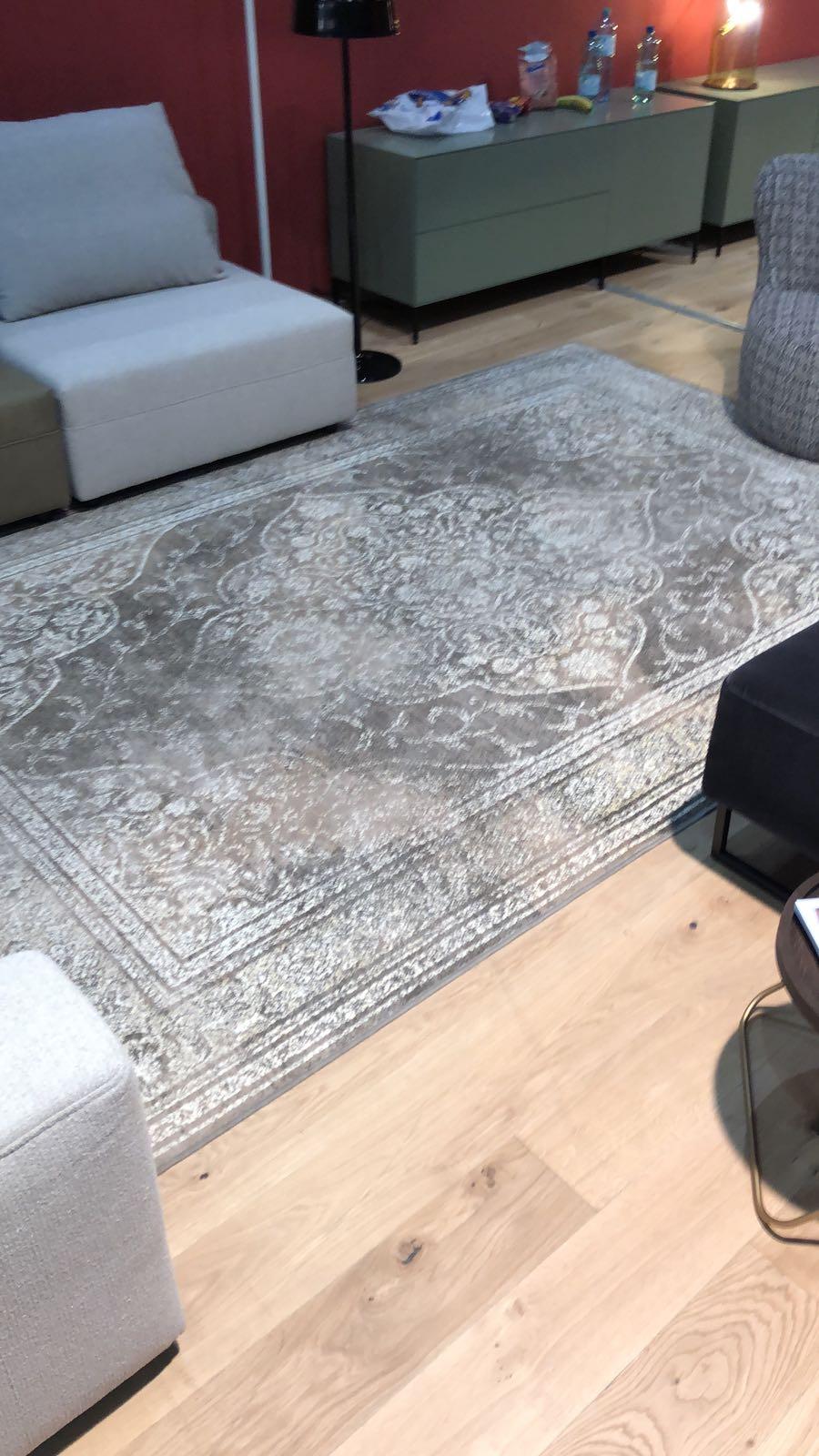 &copy; 6000025-200X3_4.jpg