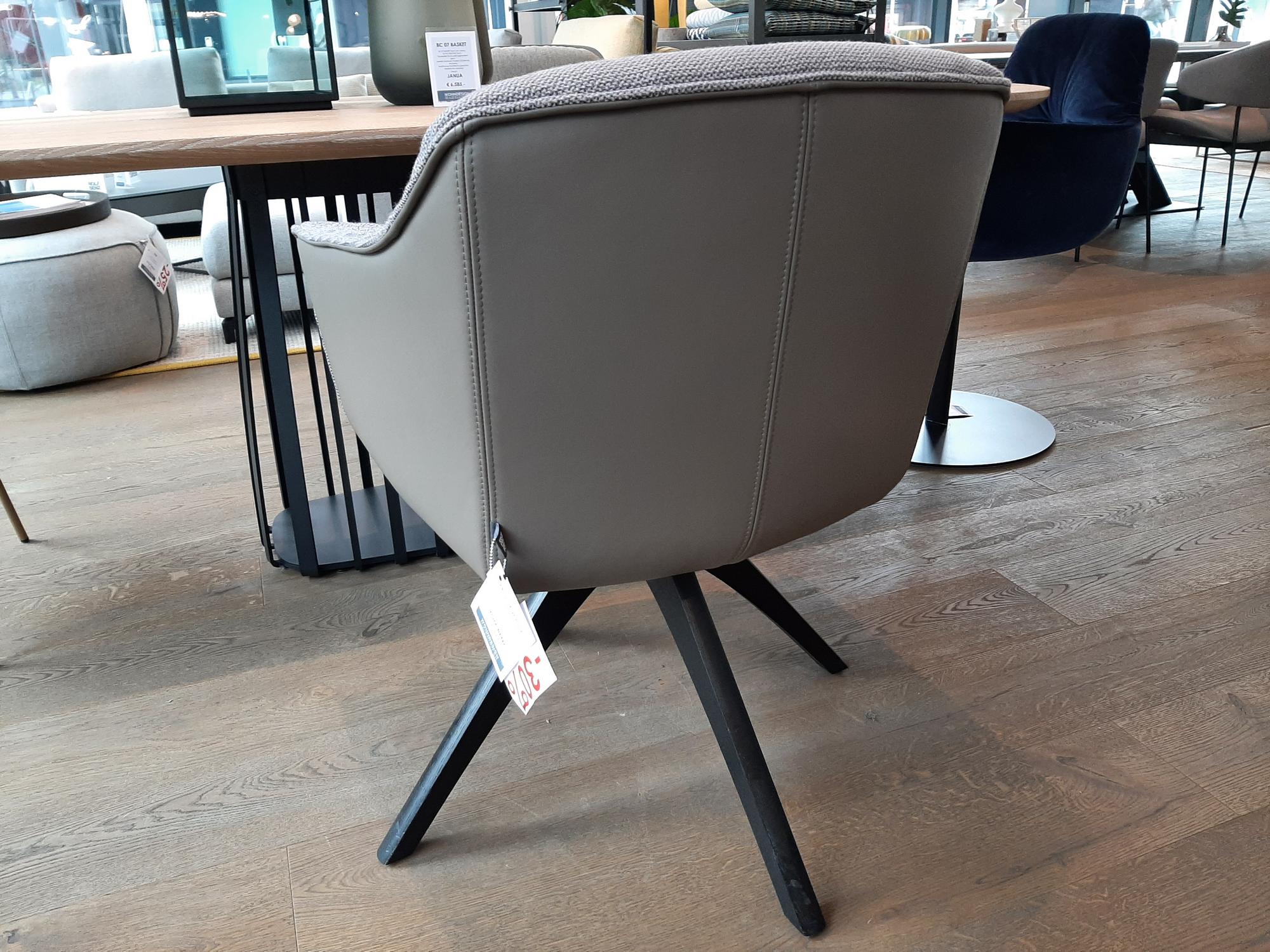 &copy; 641_AB630925_1.jpg