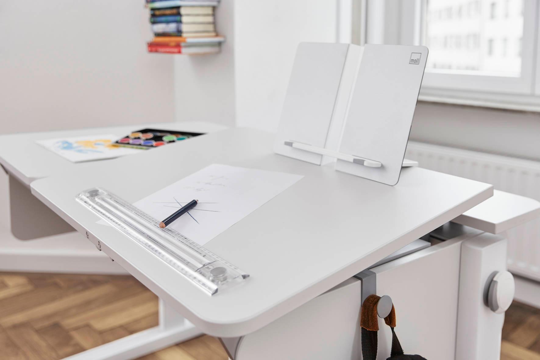 &copy; 742-811-WEISS_1.jpg