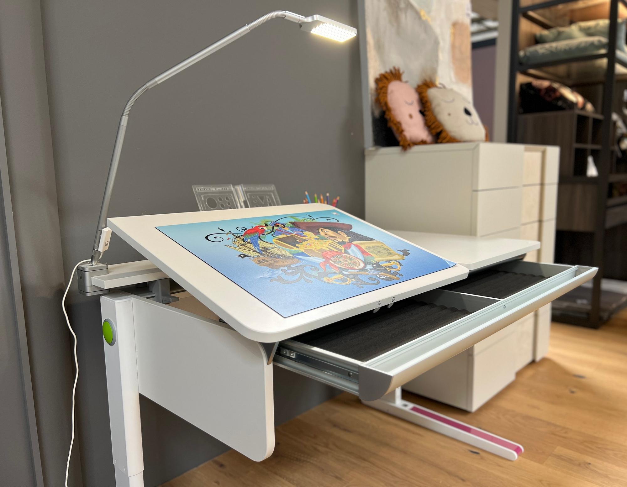 &copy; 742-811-WEISS_2.jpg