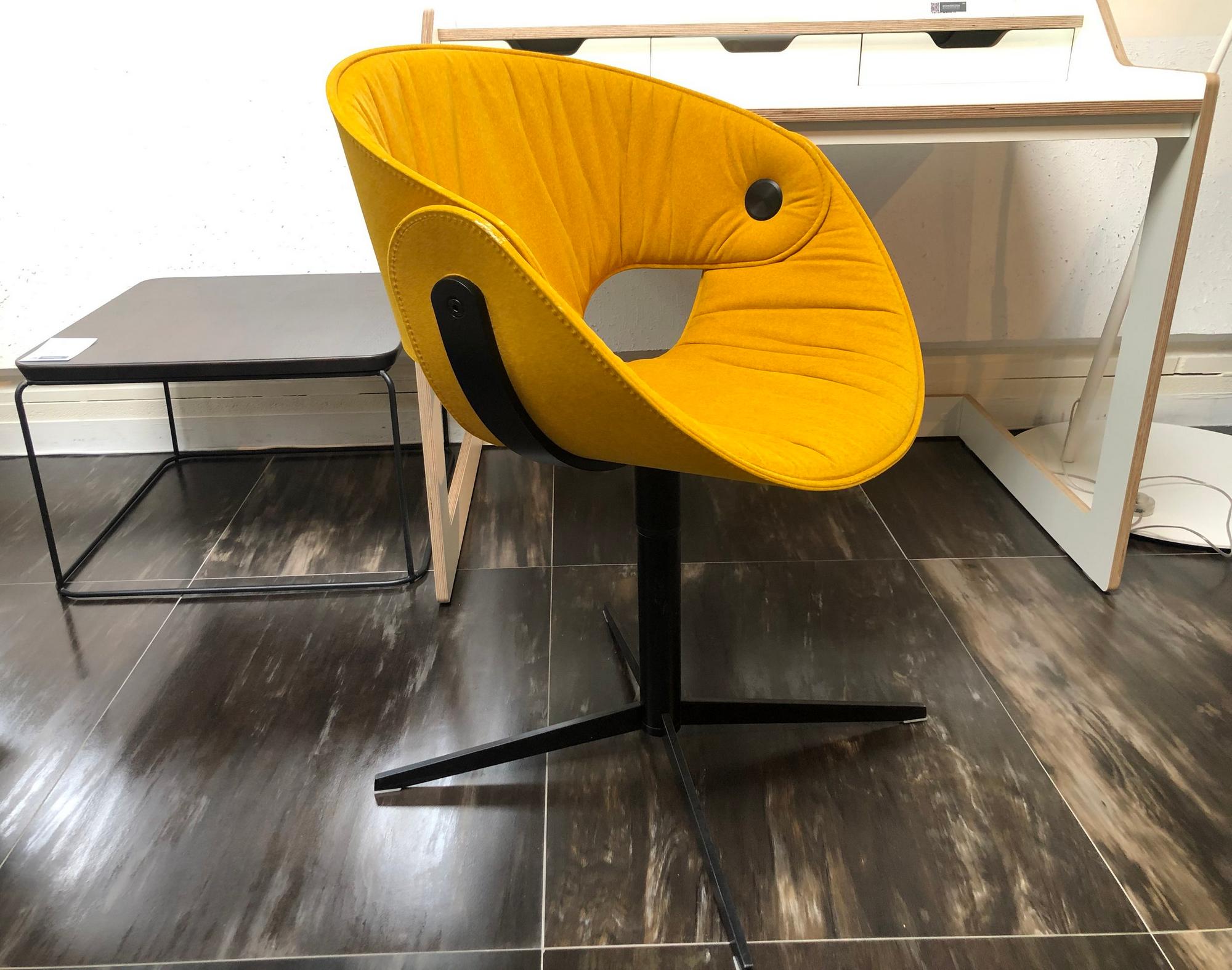 &copy; 9W3-74_AB2167_1.jpg