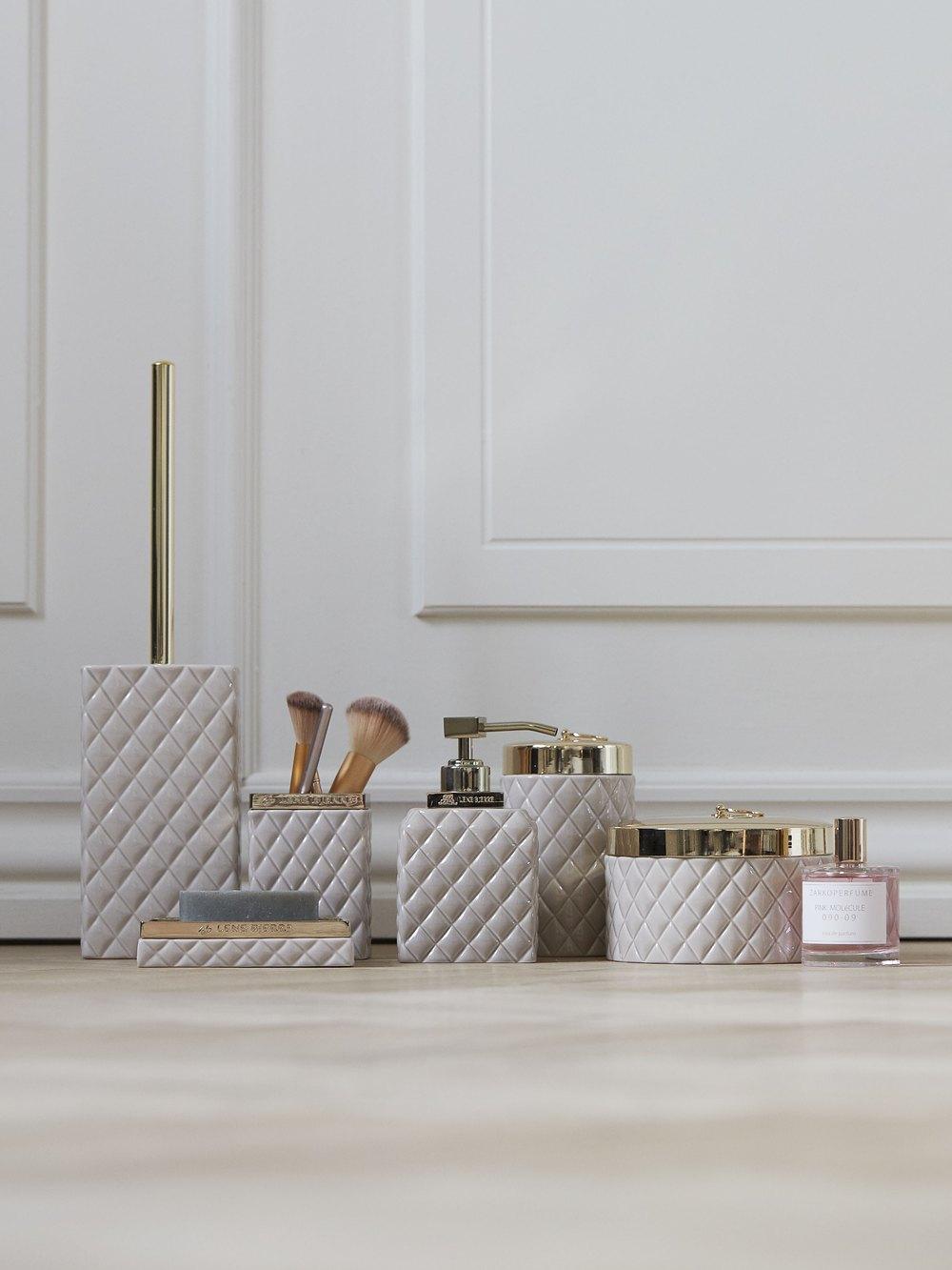 &copy; A00010236_1.jpg