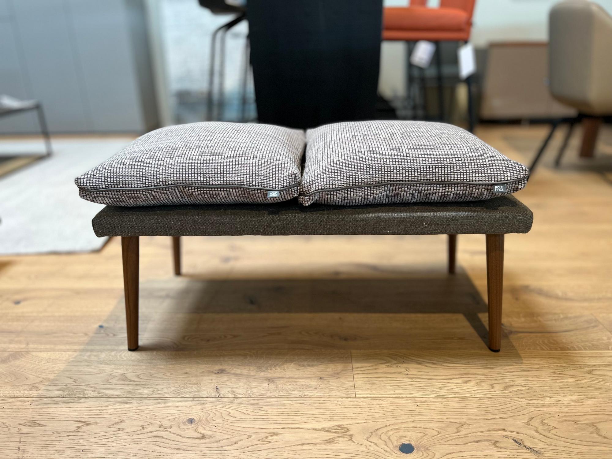 &copy; BA-945-96-GRA_1.jpg