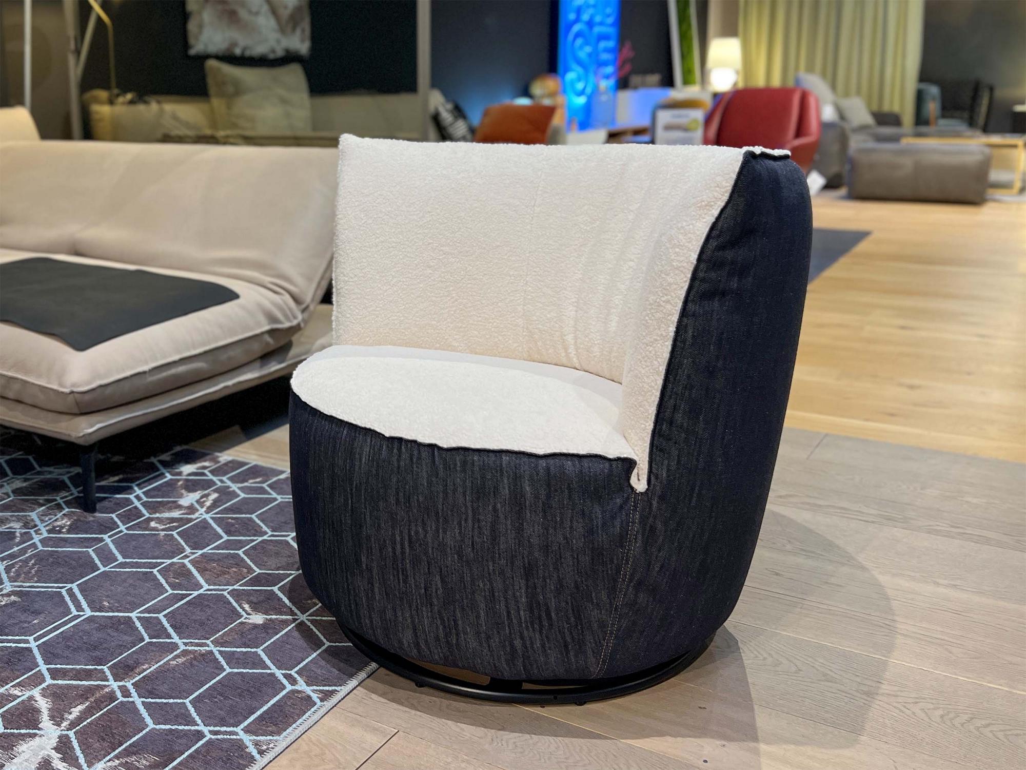 &copy; BULLMARLENEBL_3.jpg