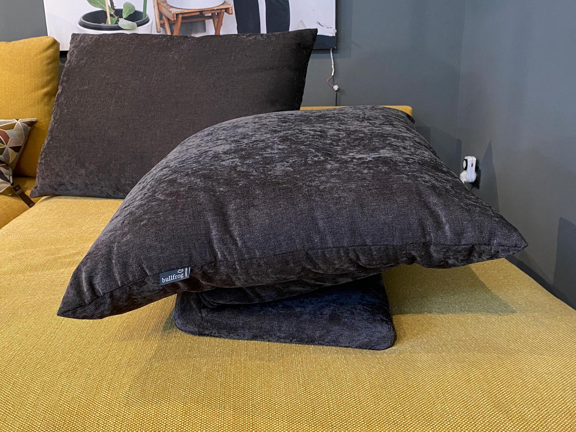 &copy; BULLMOBANB973_2.jpg