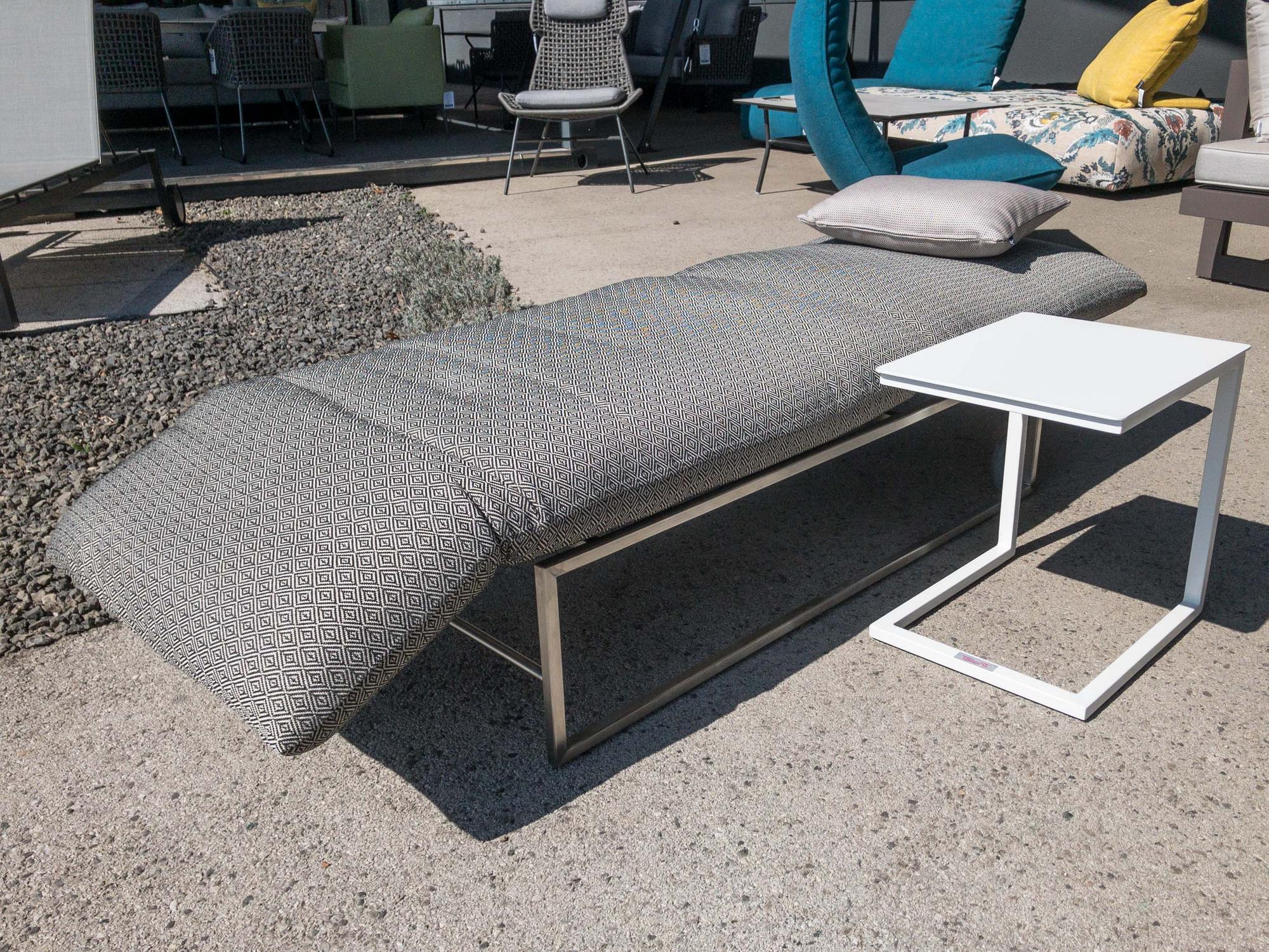 &copy; BULLOD1037_2.jpg