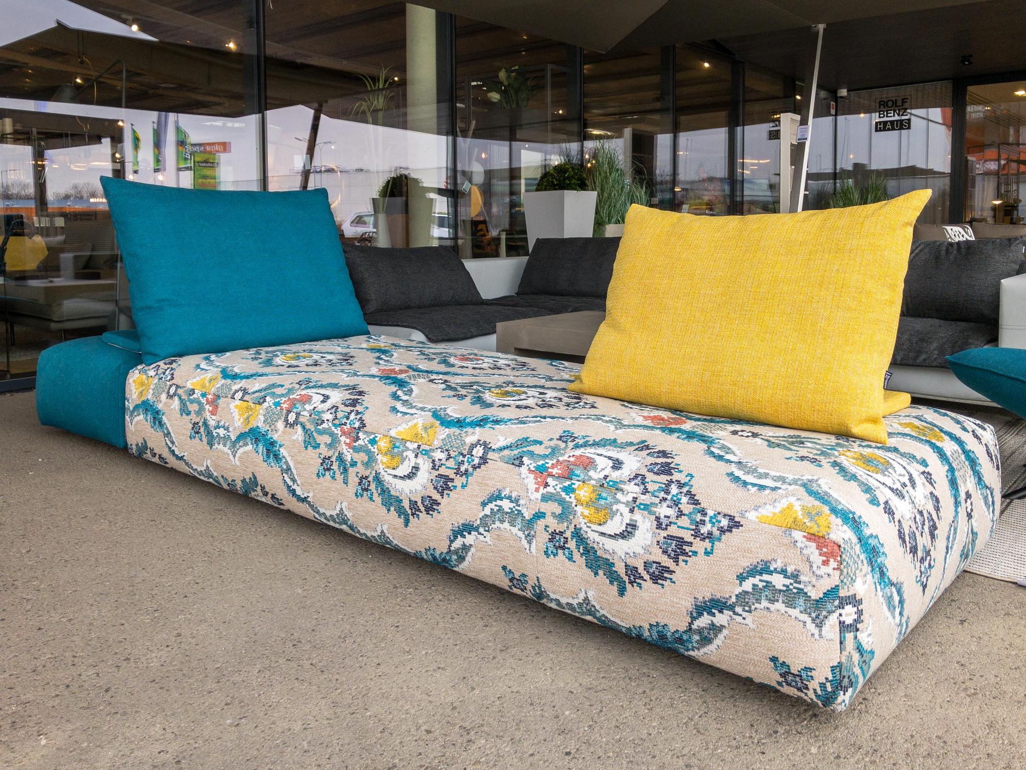 &copy; BULLOD107033T_1.jpg