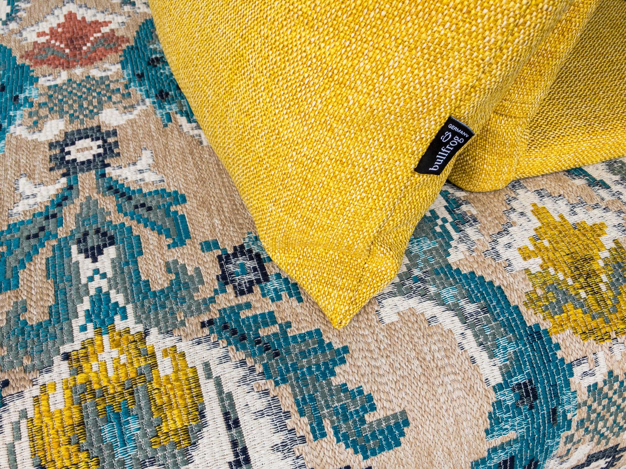 &copy; BULLOD107033T_2.jpg