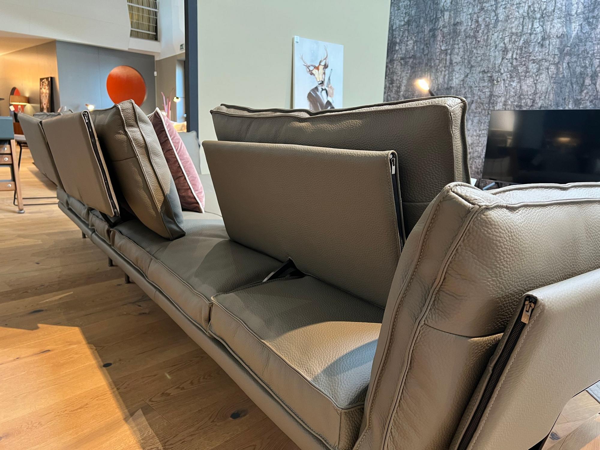 &copy; CEDIVINE99_1.JPG