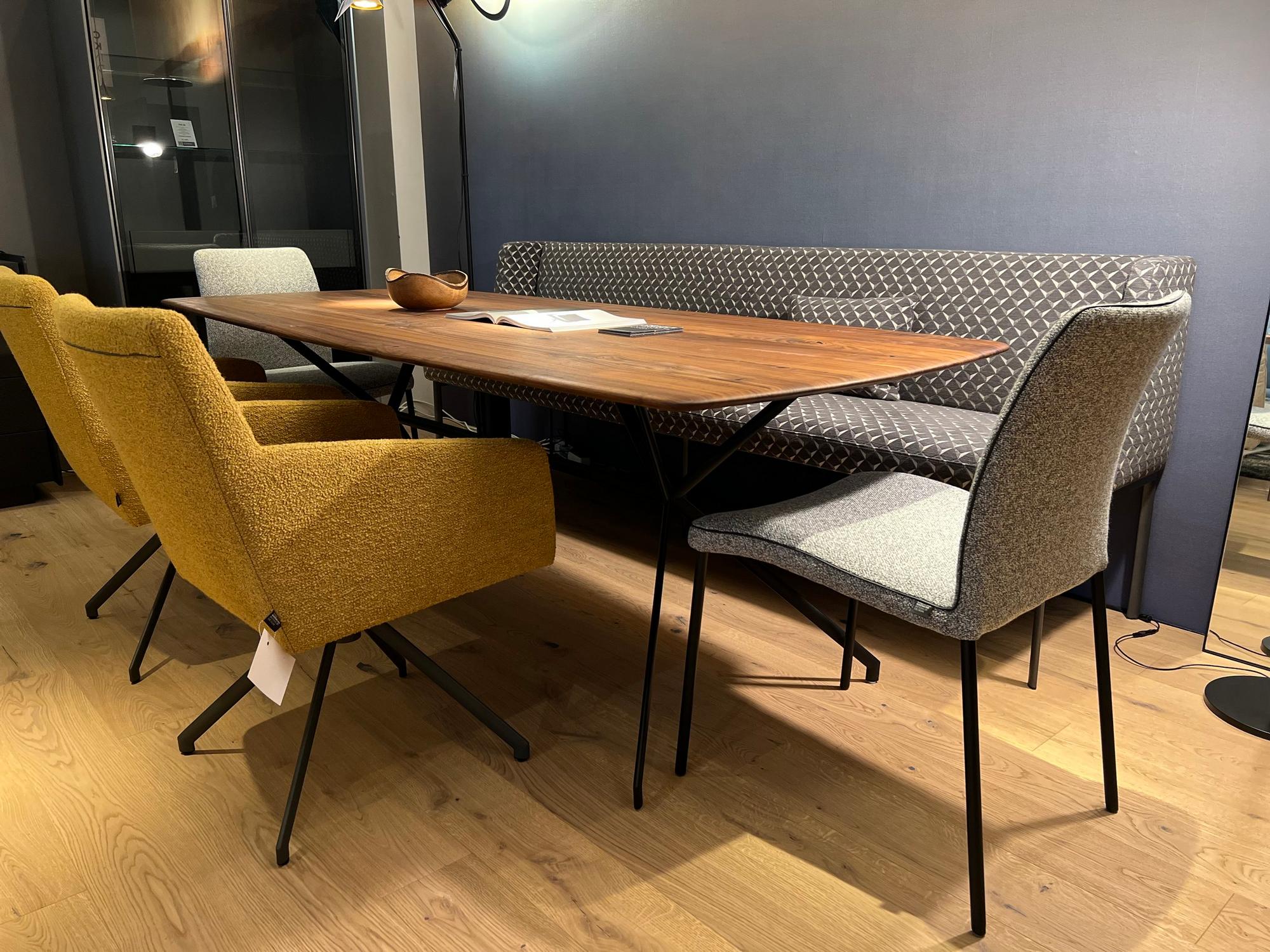 &copy; CKJARO200093_2.jpg