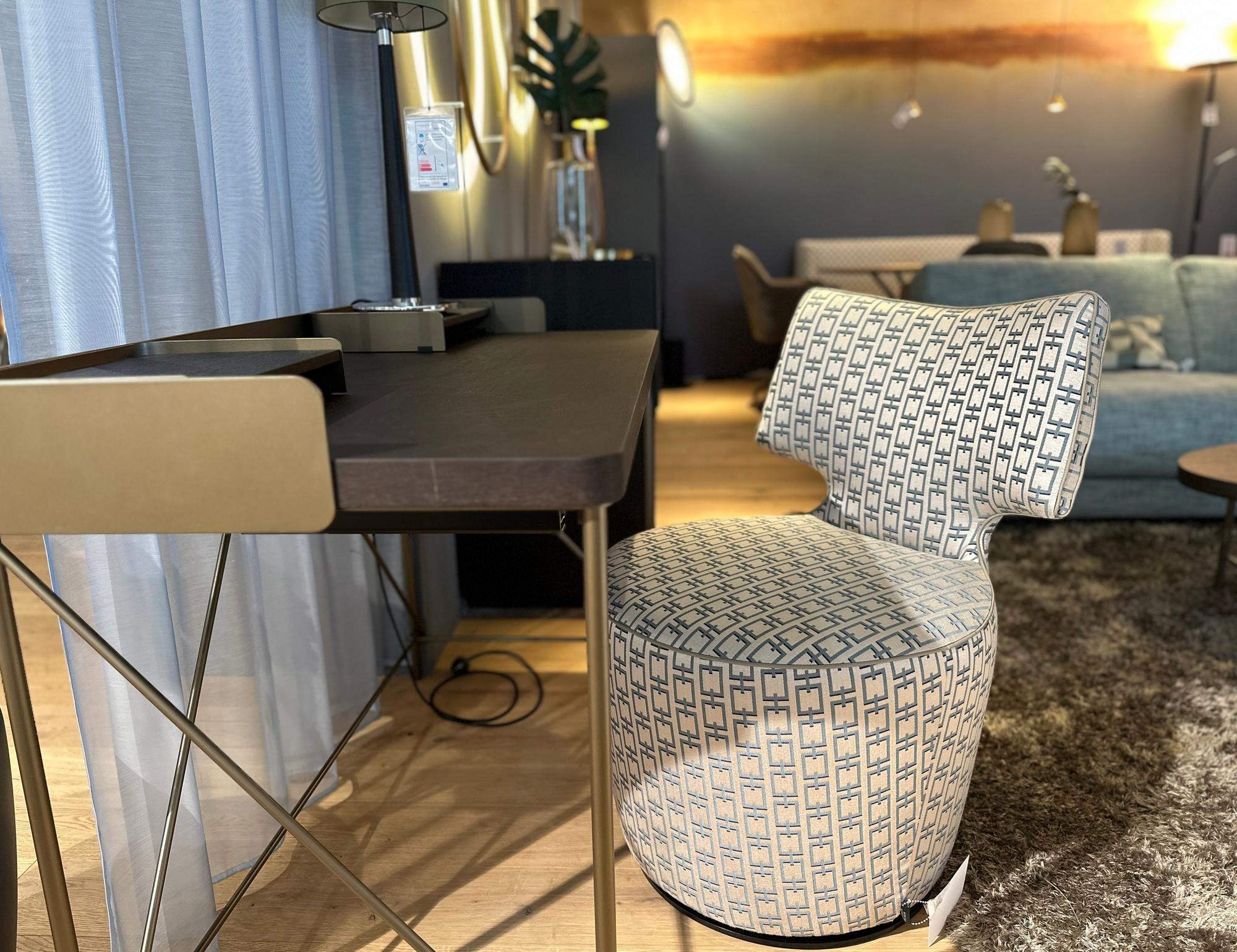 CHRISTINE KRÖNCKE RAYMOND