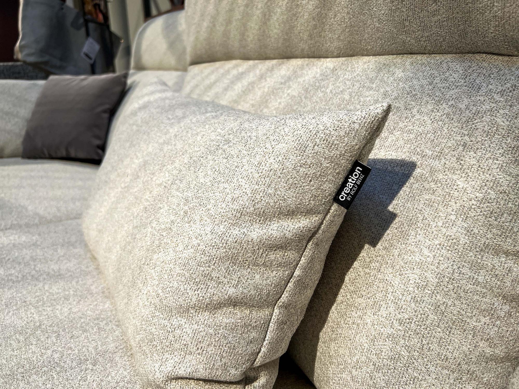 &copy; CR46004412_2.jpg