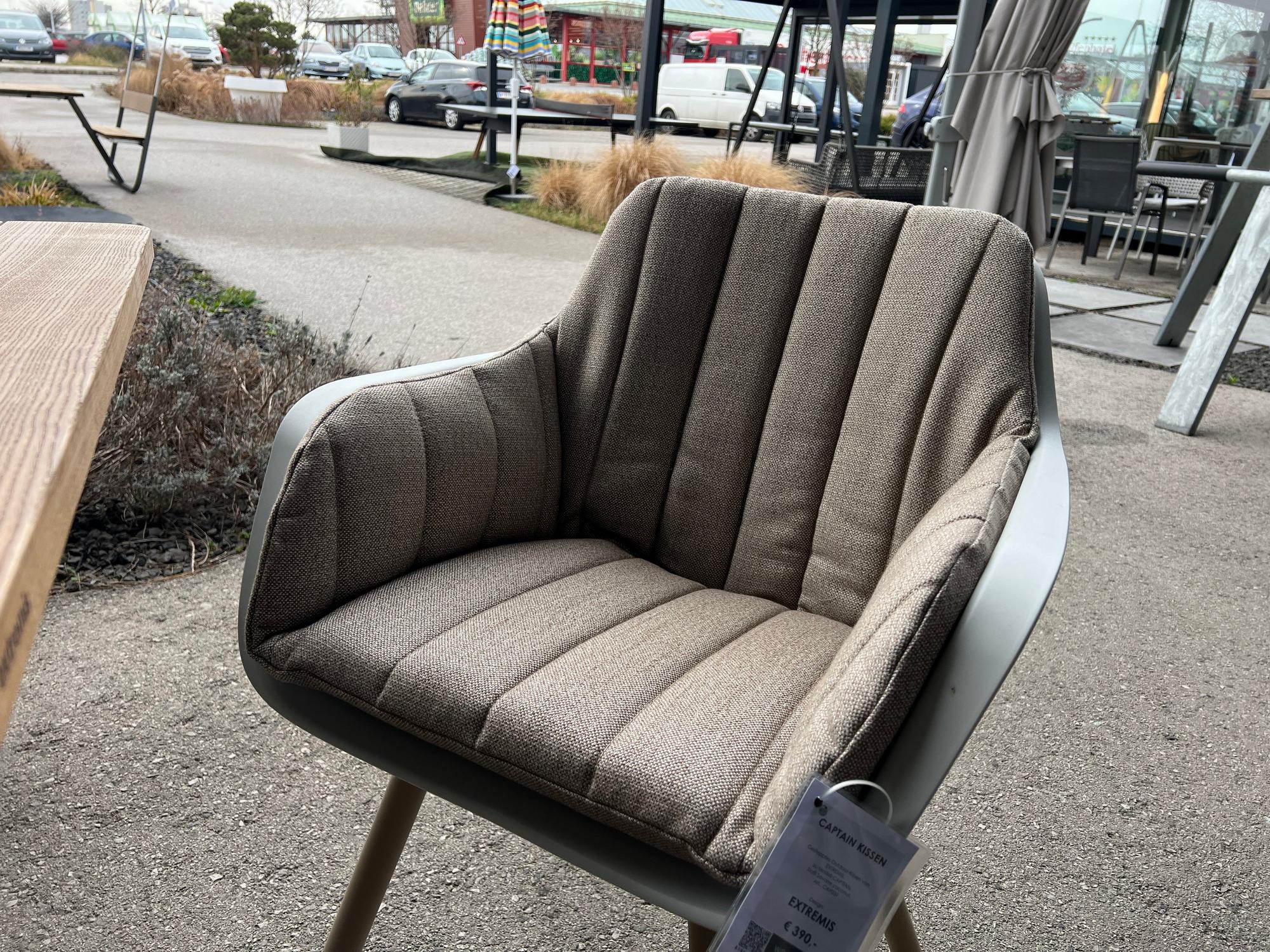 EXTREMIS CAPTAIN KISSEN