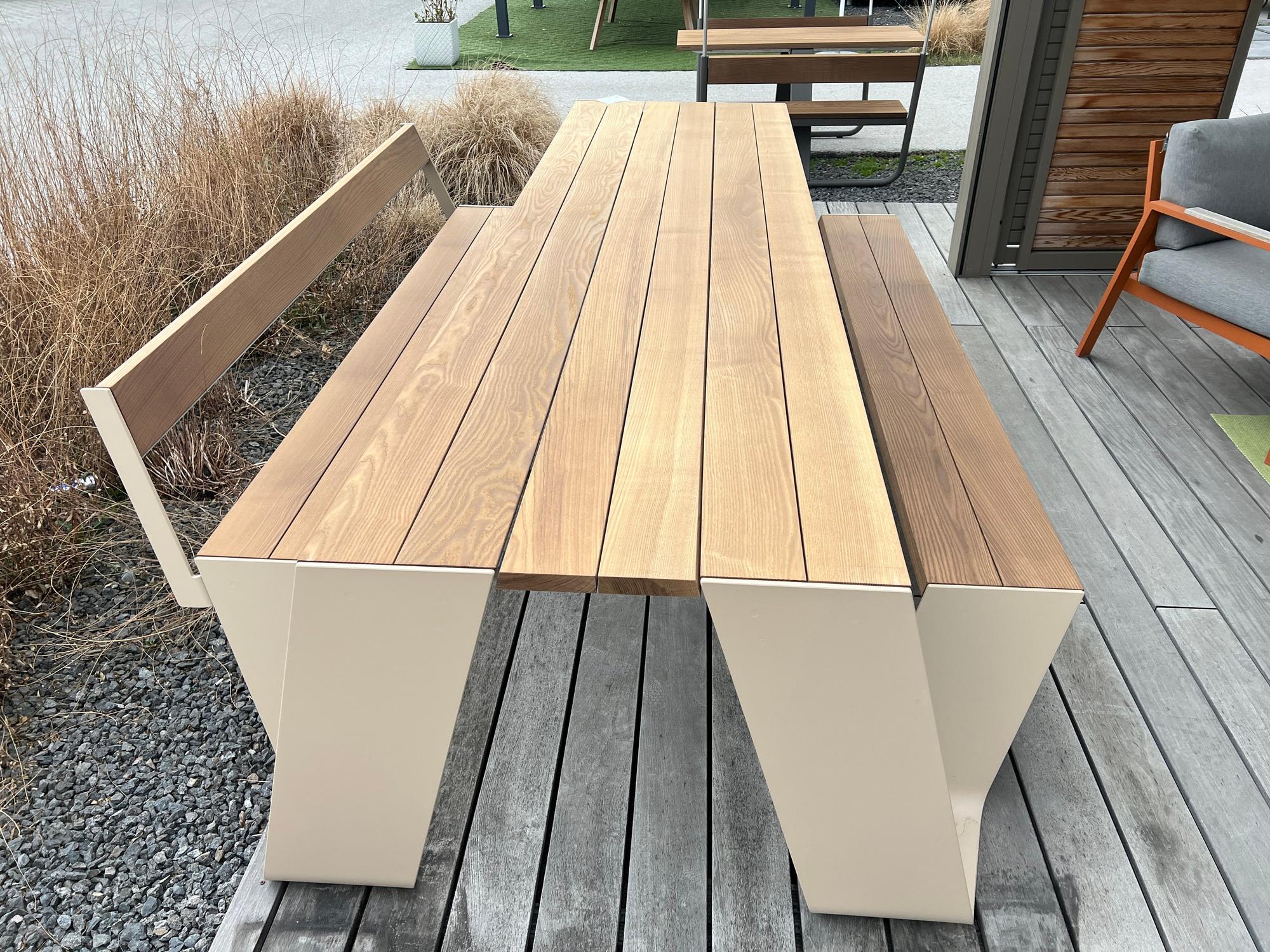 &copy; EXHOPPER300BB_2.JPG