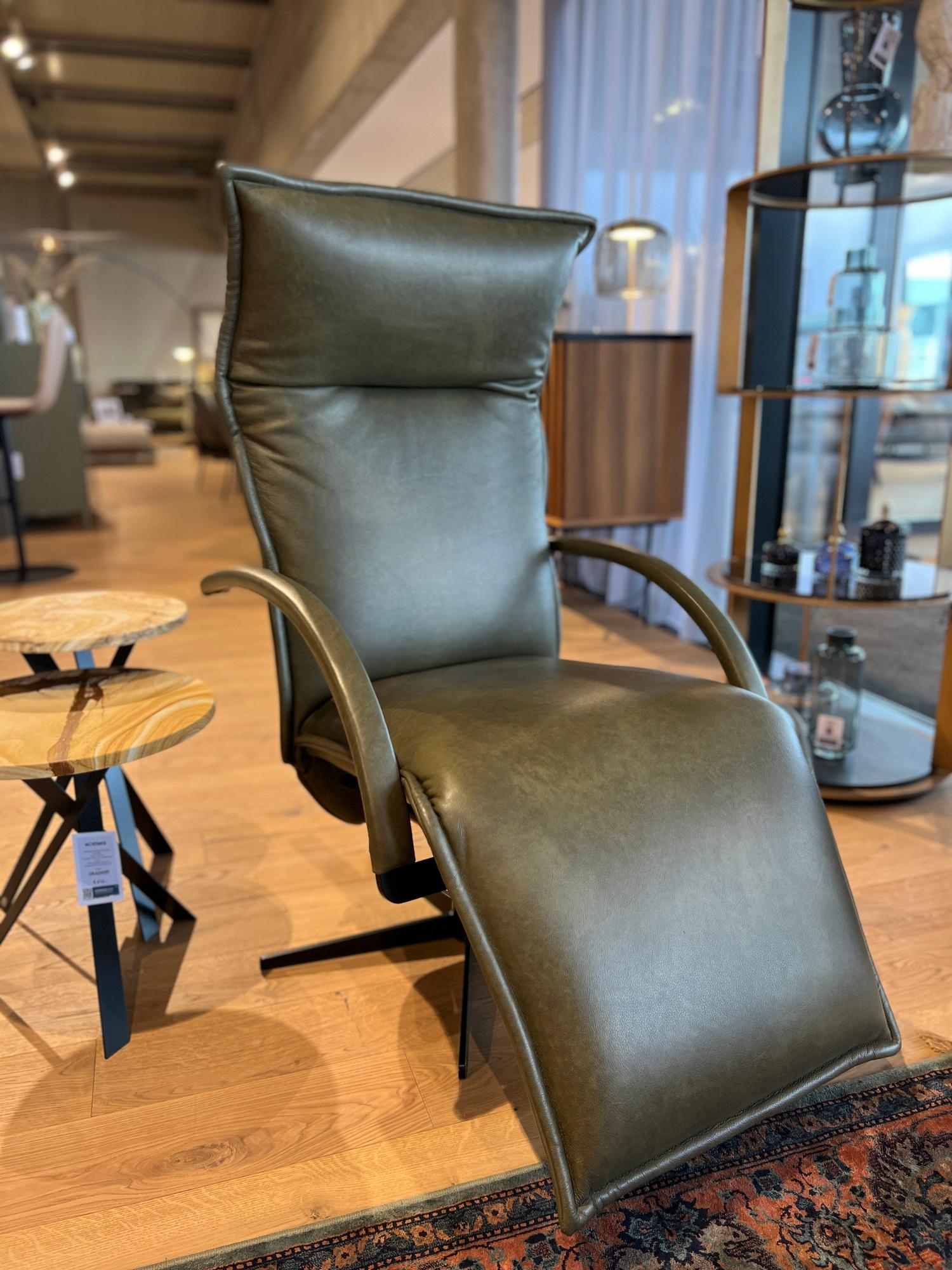 &copy; FFFINO6164_4.jpg