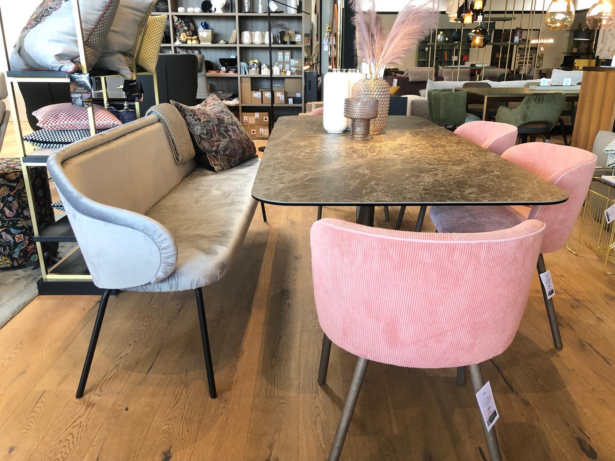 FREIFRAU ONA CURVED BENCH