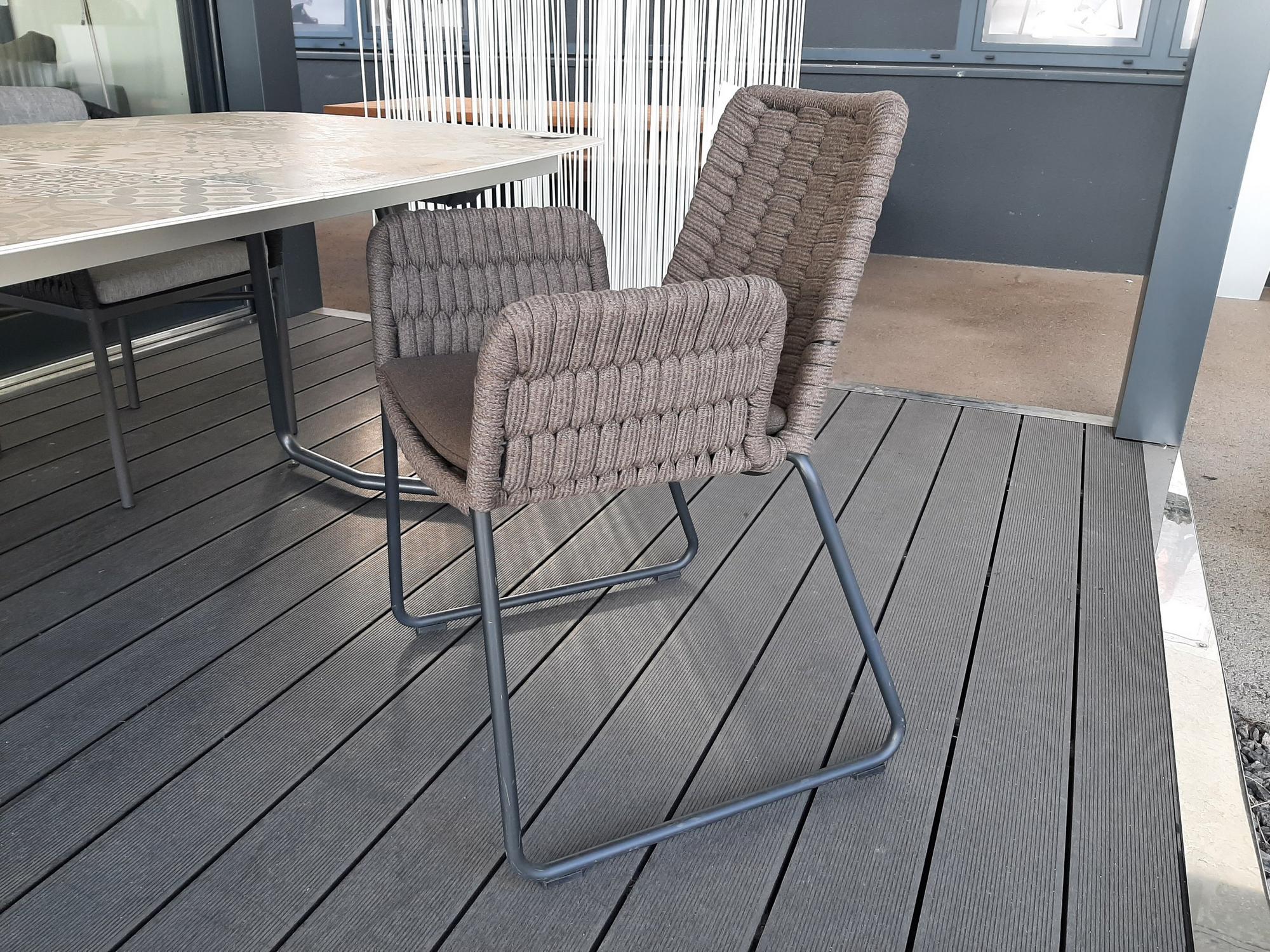 &copy; FIWINGBASALT_1.jpg