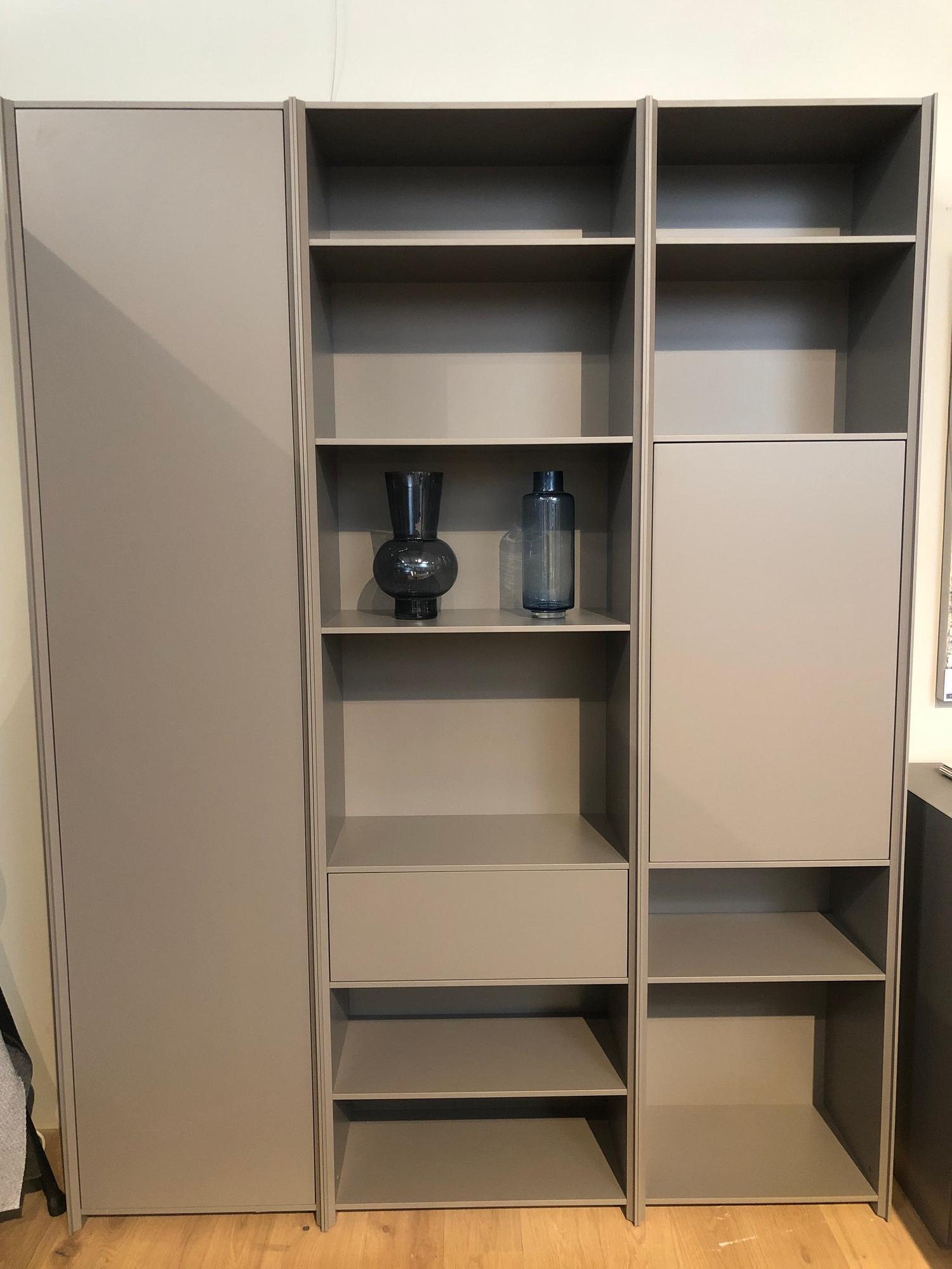 &copy; FORMF20REGAL_2.jpg