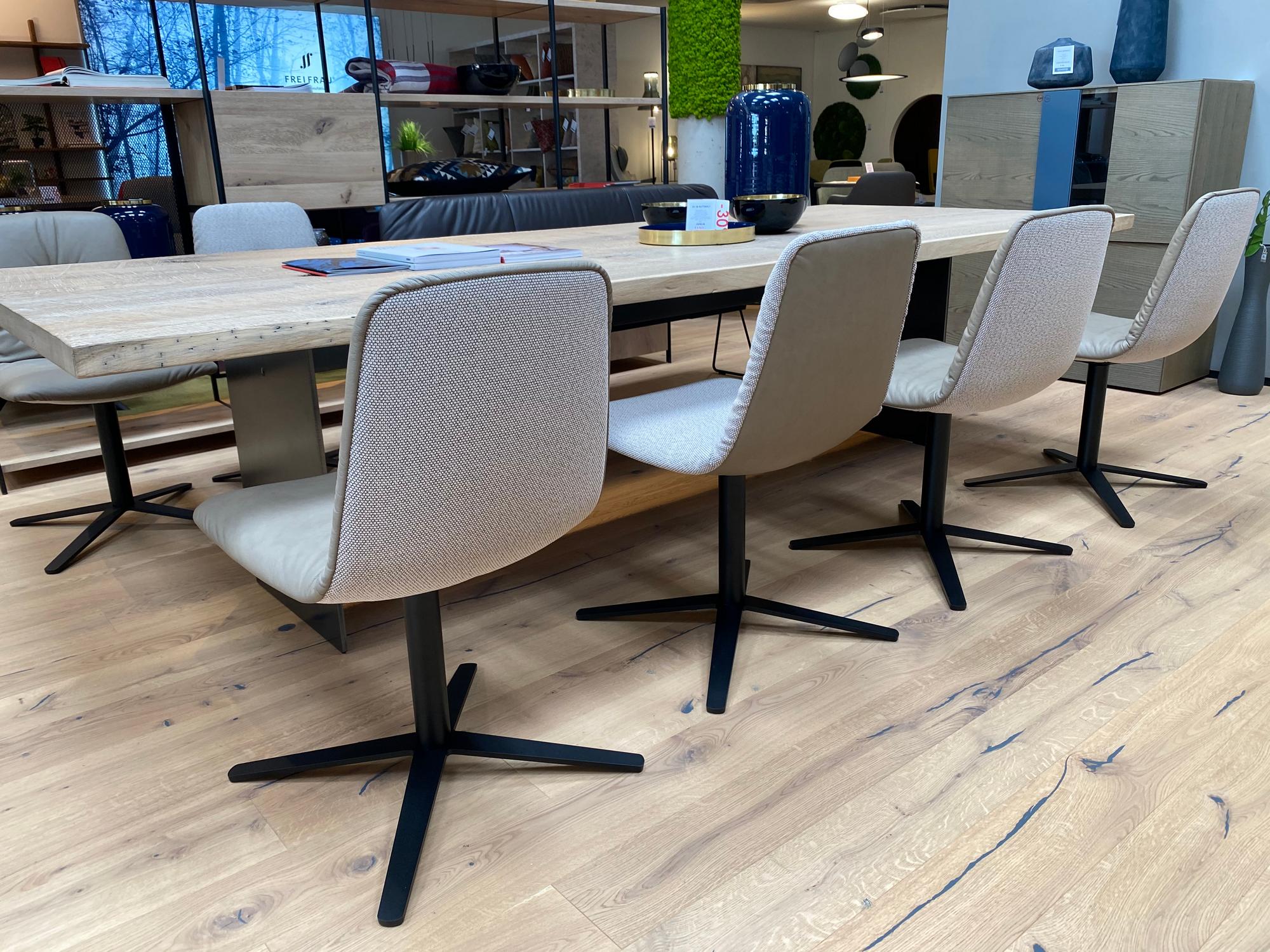 &copy; FRLEYA60003_2.jpg