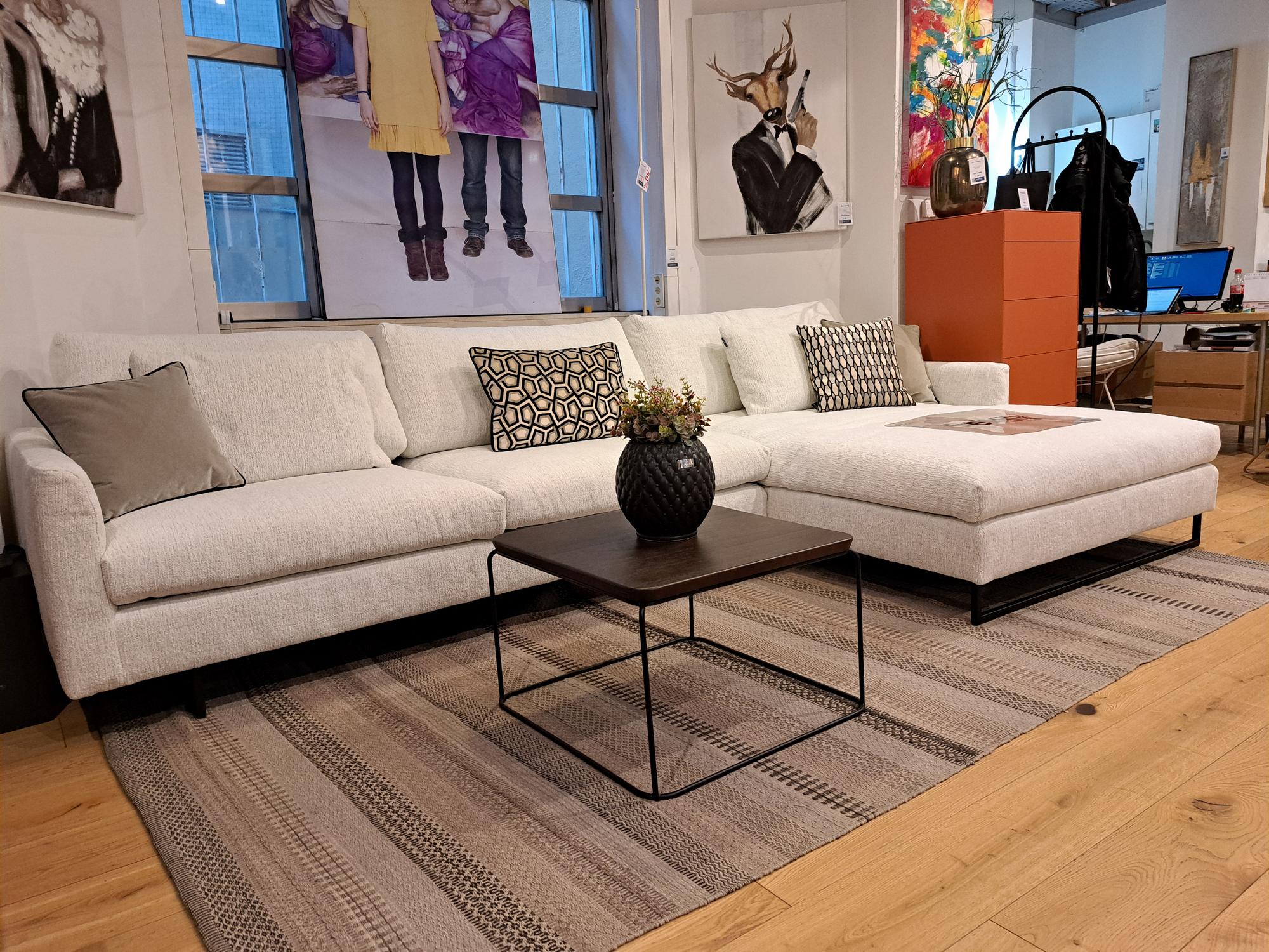 &copy; FS1346570_2.jpg