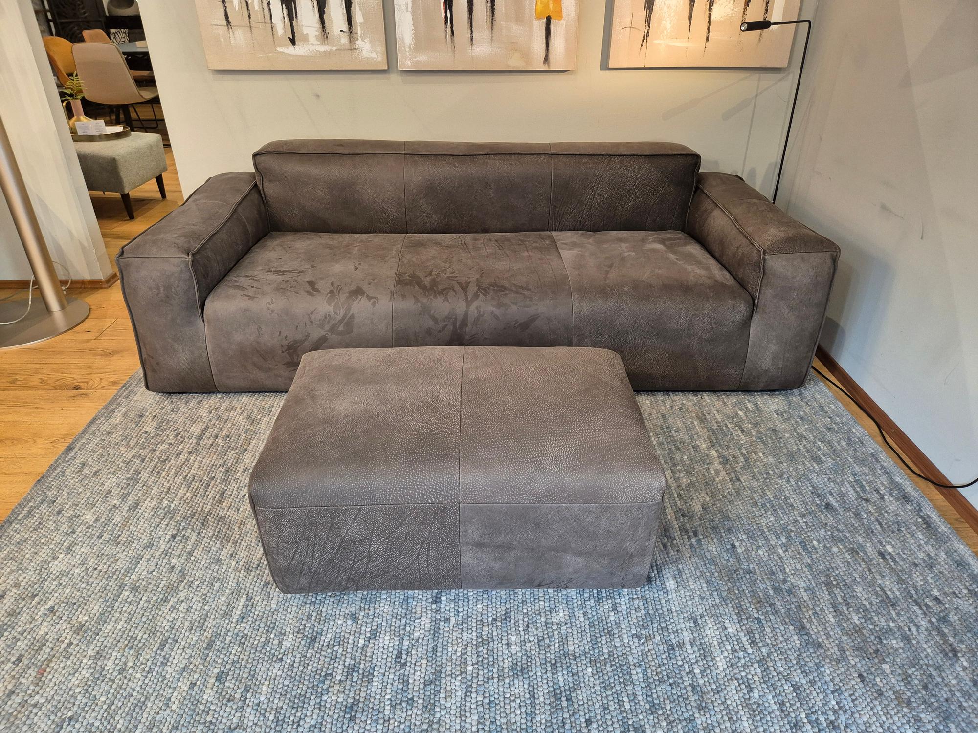 &copy; FS1752289240_3.jpg