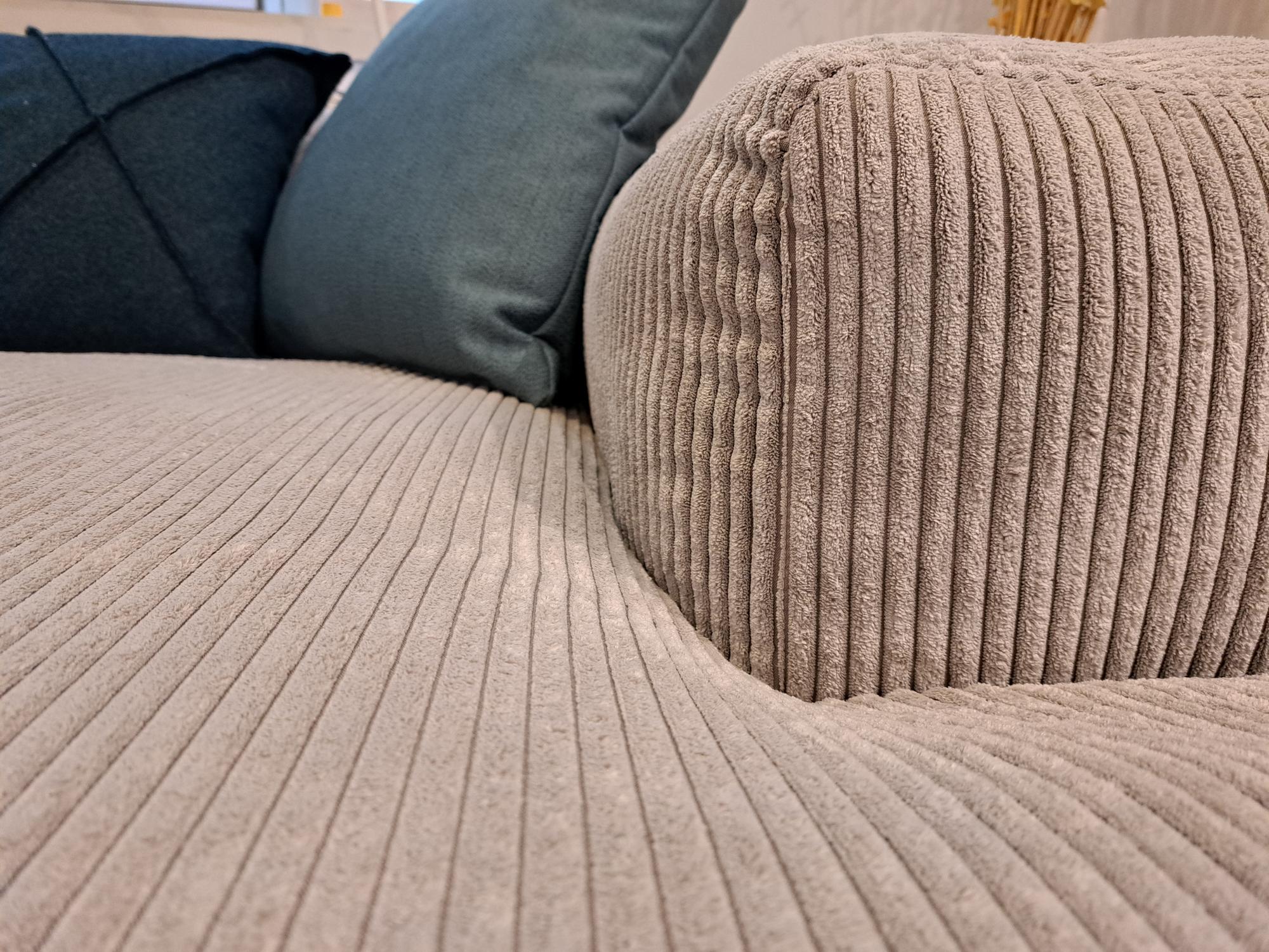 &copy; FS1874603_2.jpg