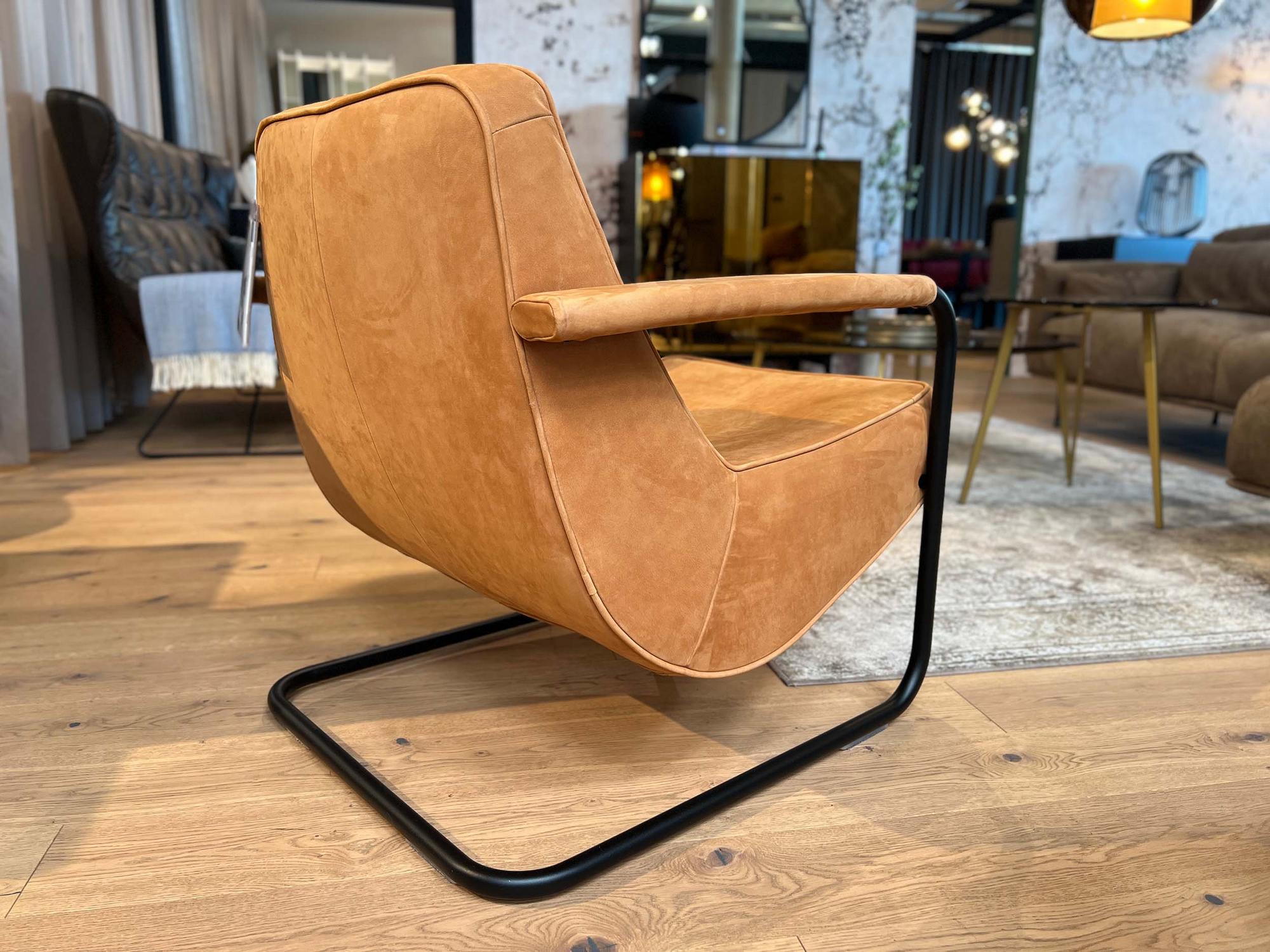 &copy; JORILAGOMPOWD_1.jpg