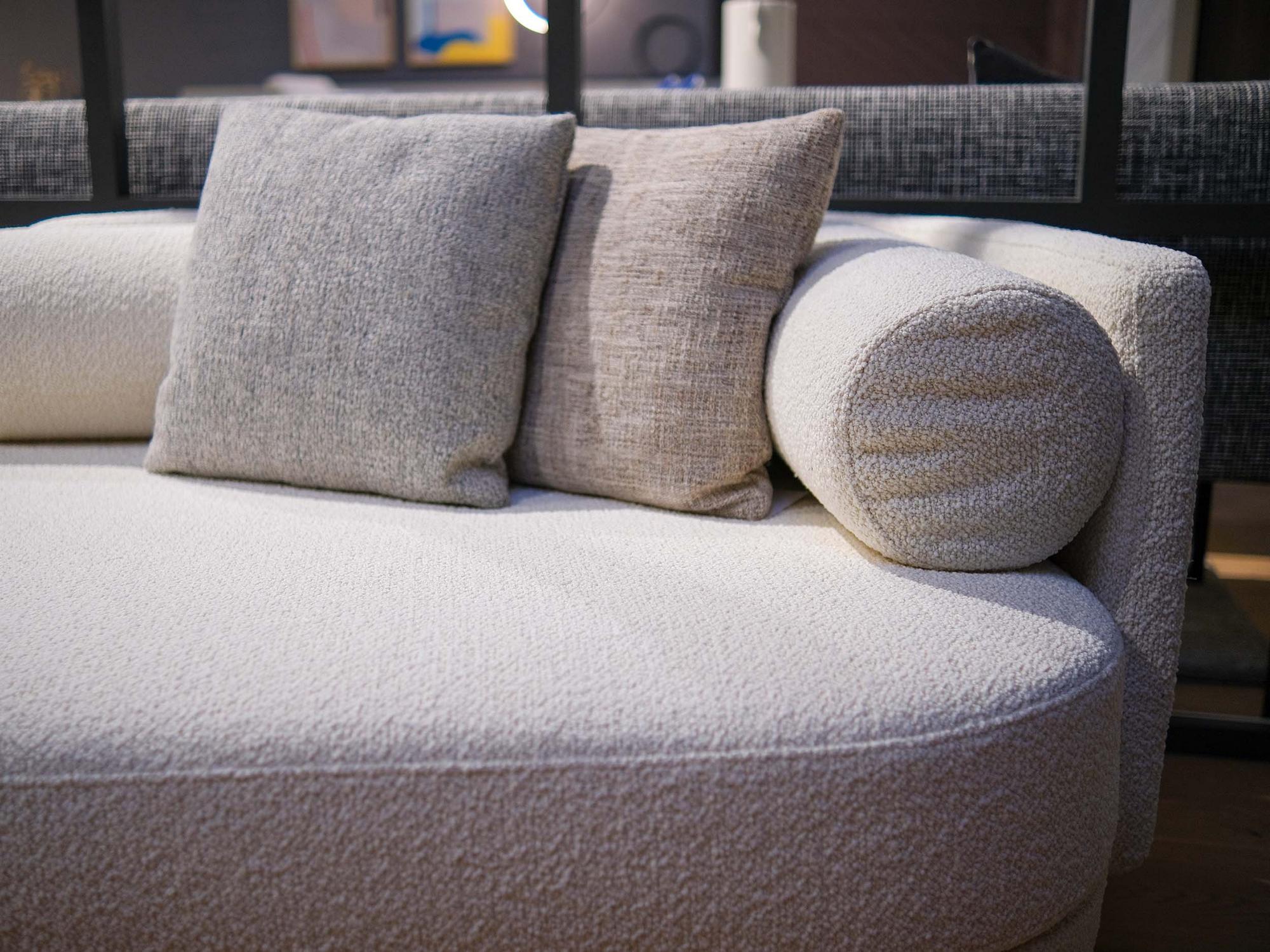 &copy; MOELLCAJA102_3.jpg