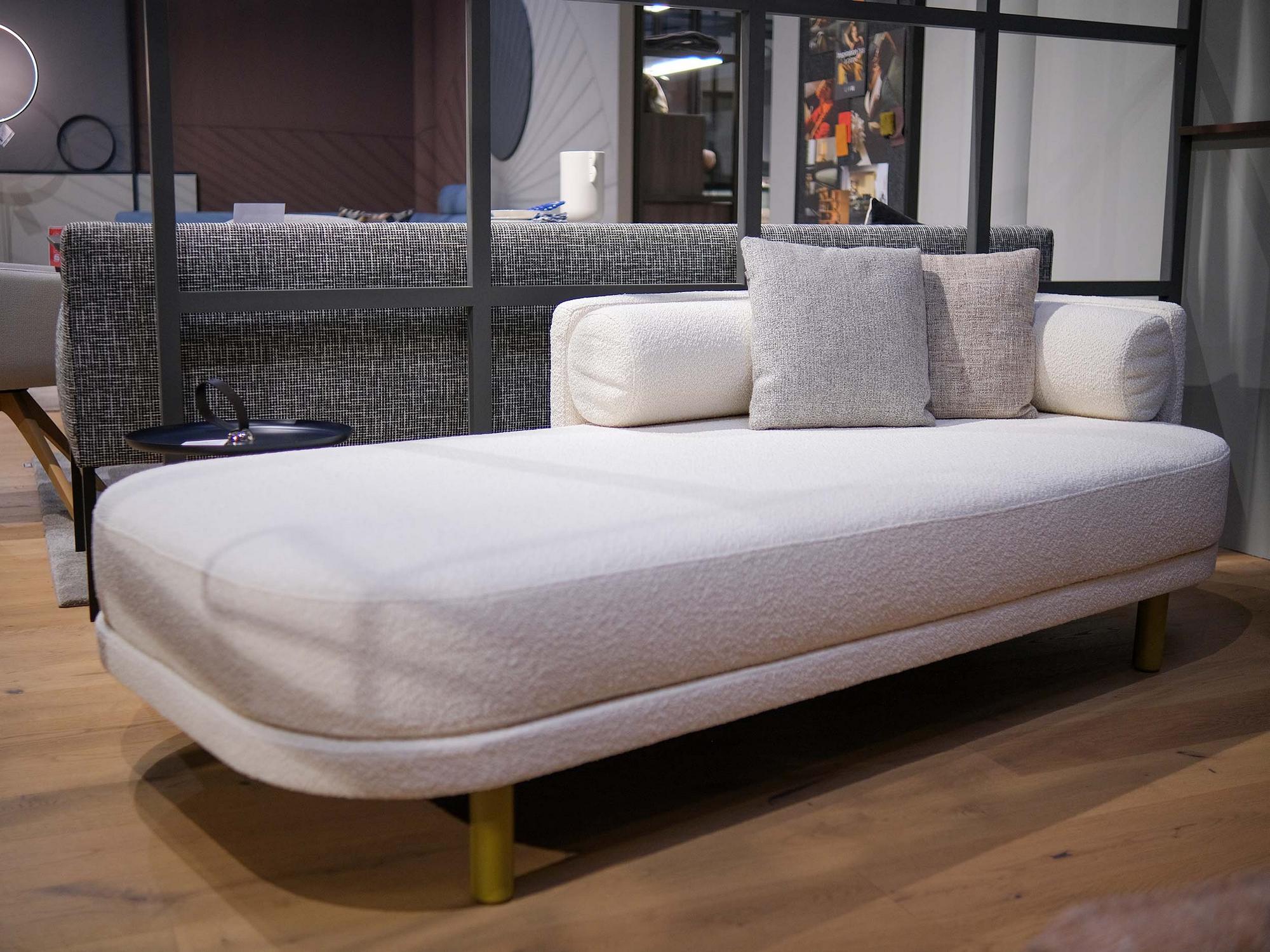 &copy; MOELLCAJA102_4.jpg