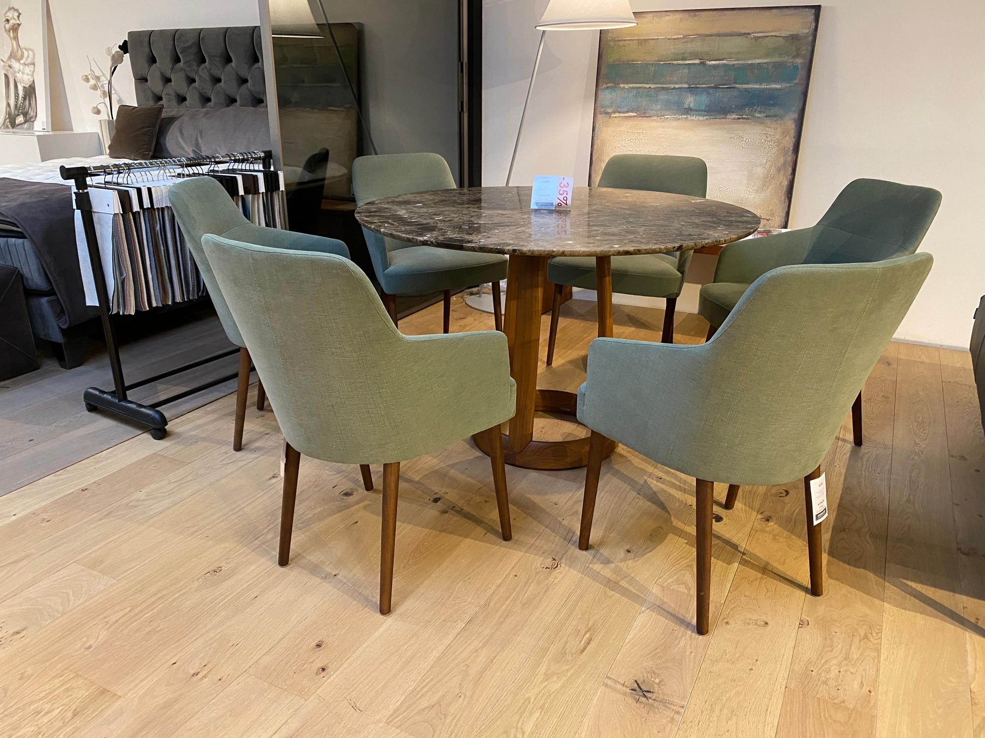 &copy; MONO_STUHL_GR_2.JPG