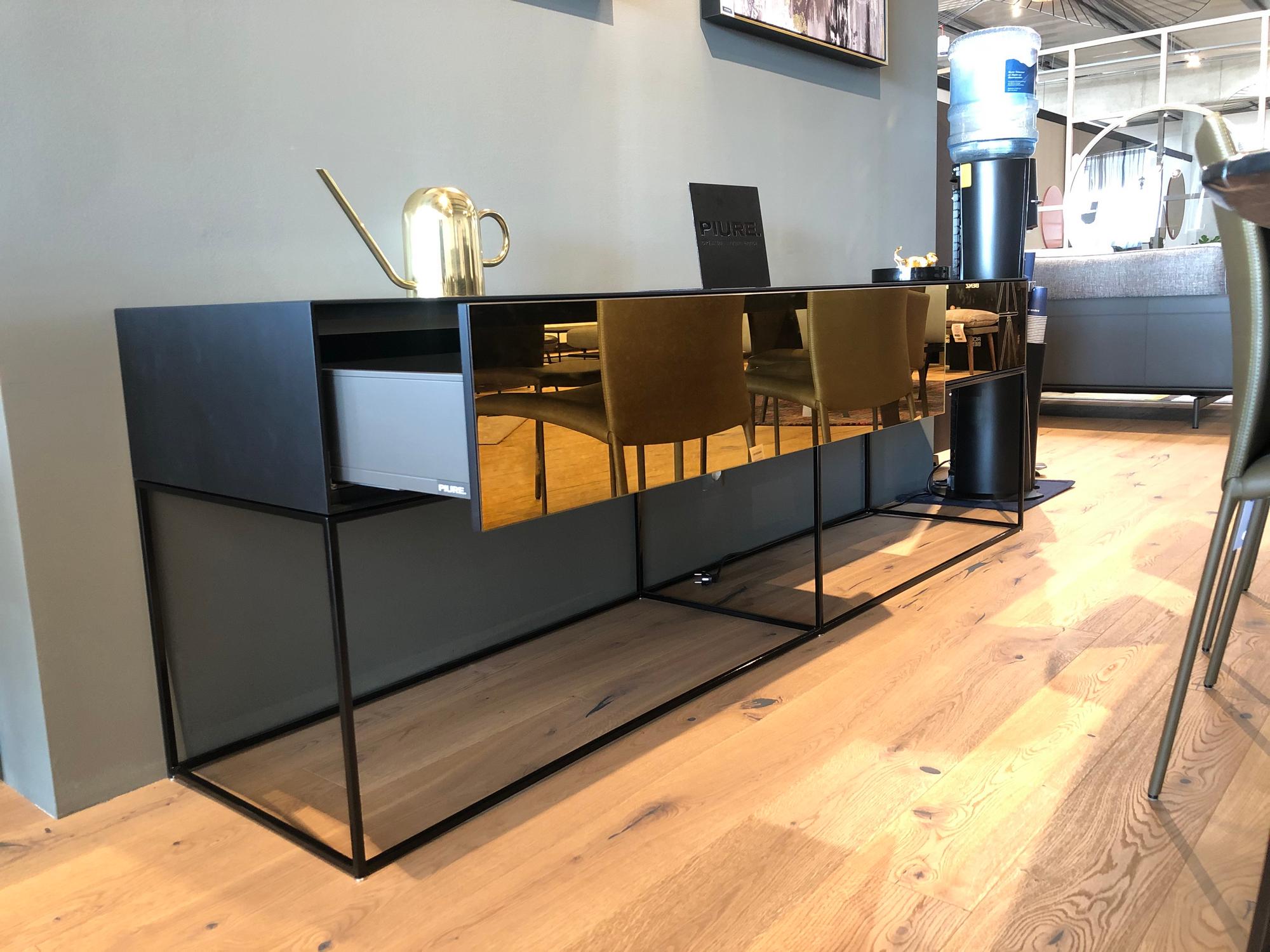 &copy; NEX22000147_2.jpg