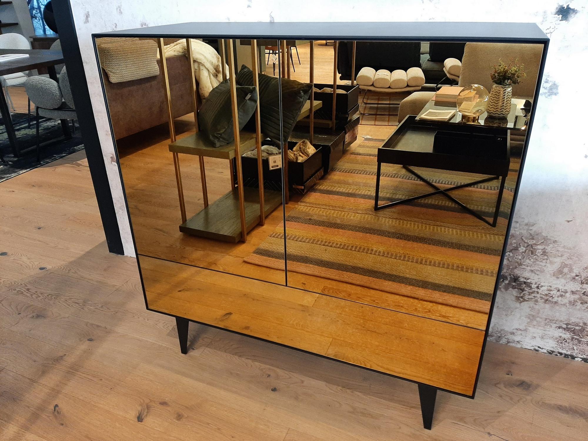 &copy; NEX22000149_3.jpg