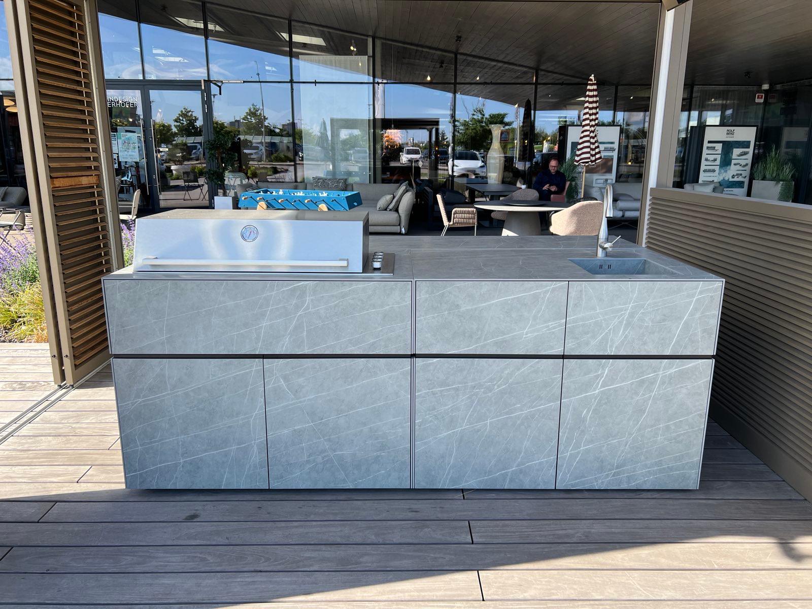 &copy; OCQBBQUBEX_3.jpg