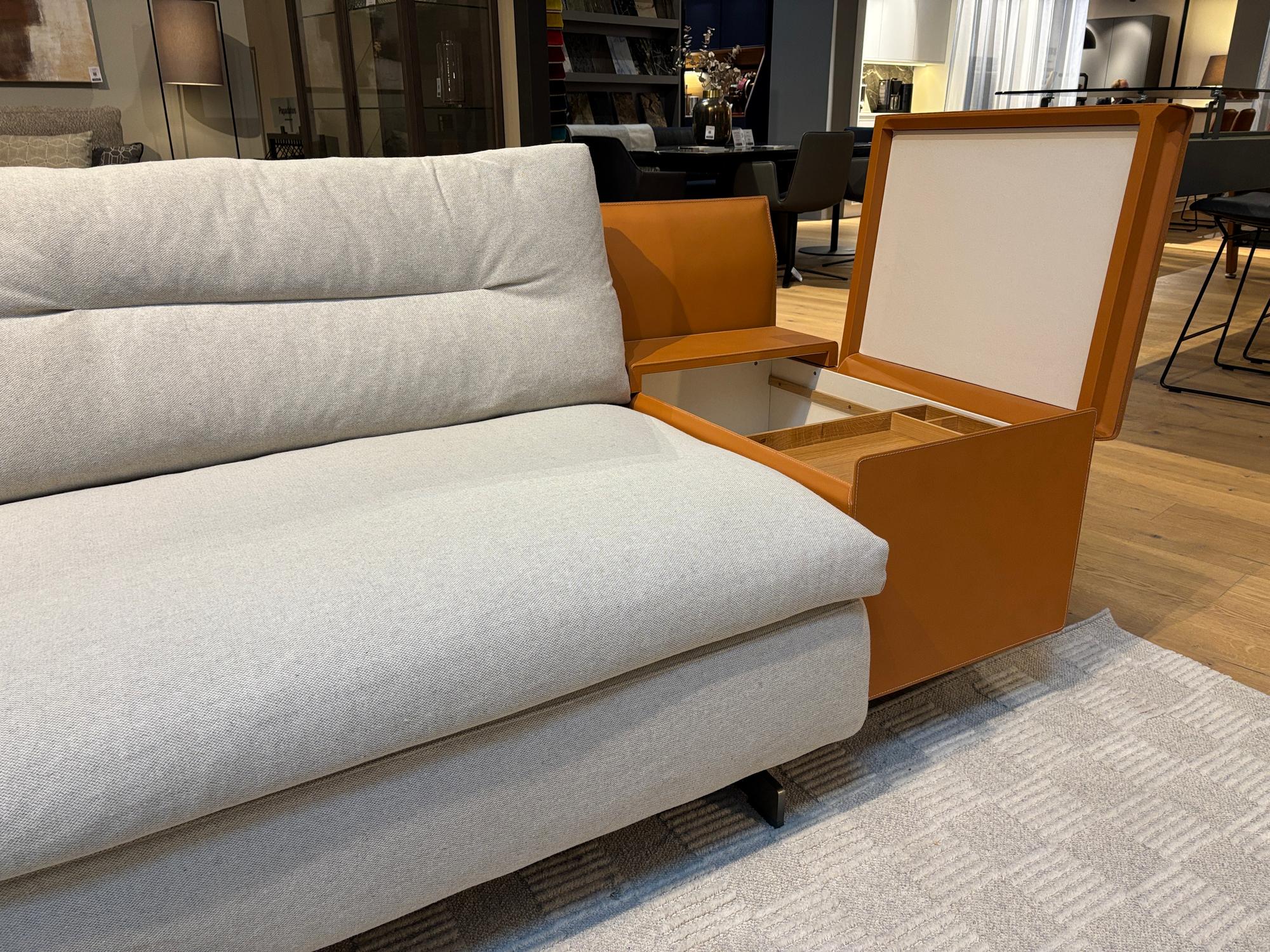 &copy; PFGRANTORINO_2.JPG