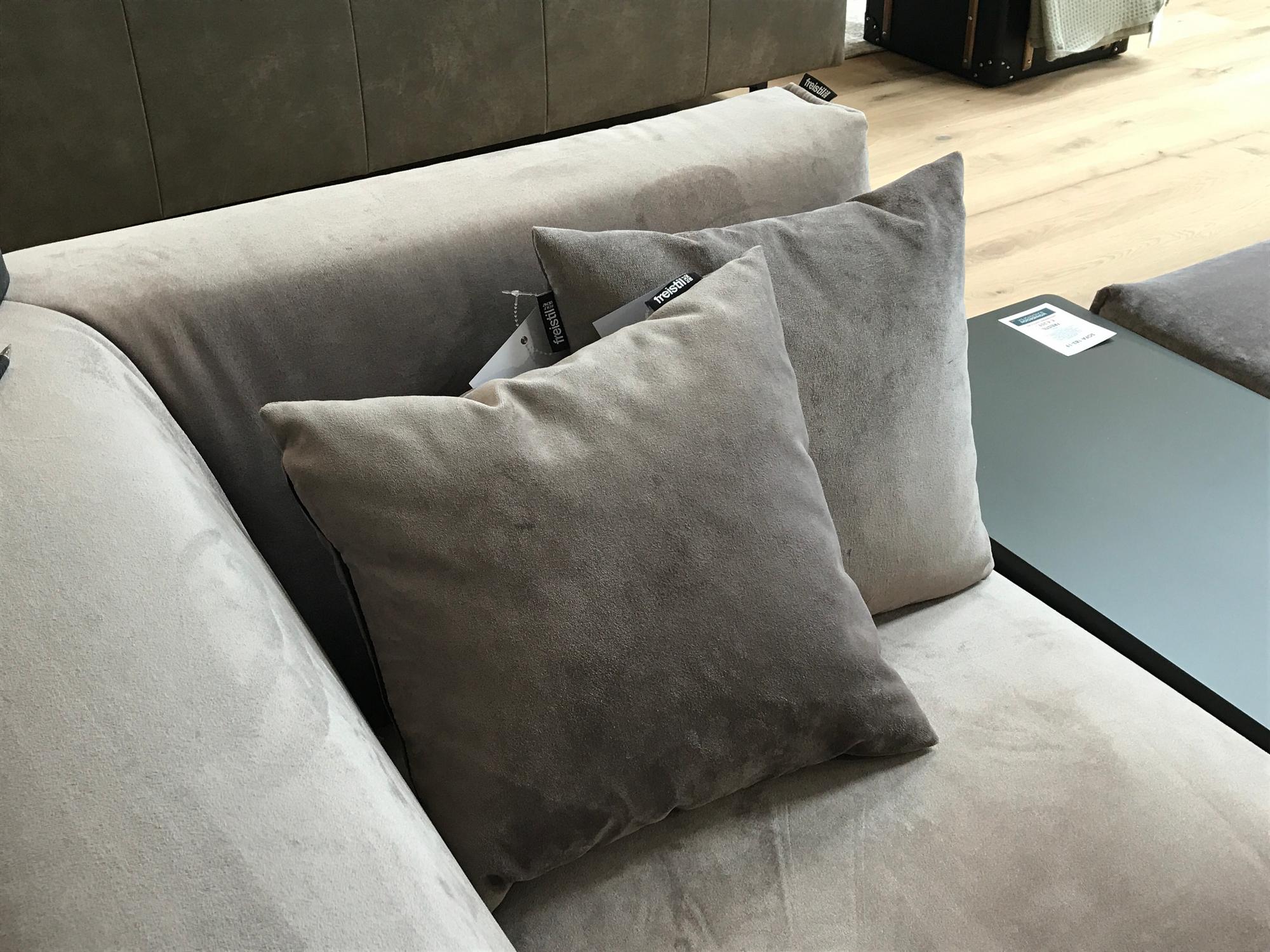 &copy; POK-35X35_310_2.jpg