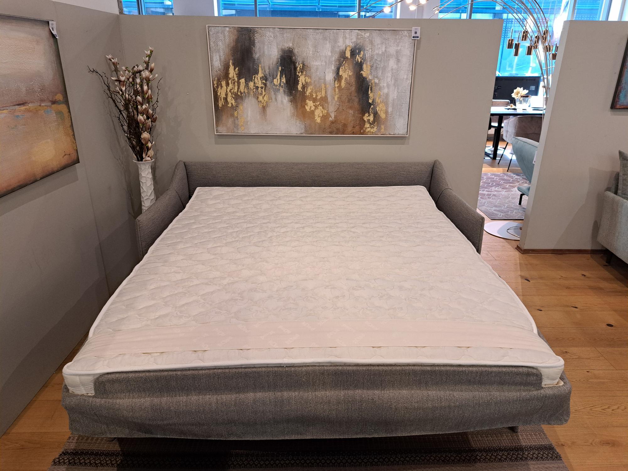 &copy; POLTAYLORE10M_2.jpg