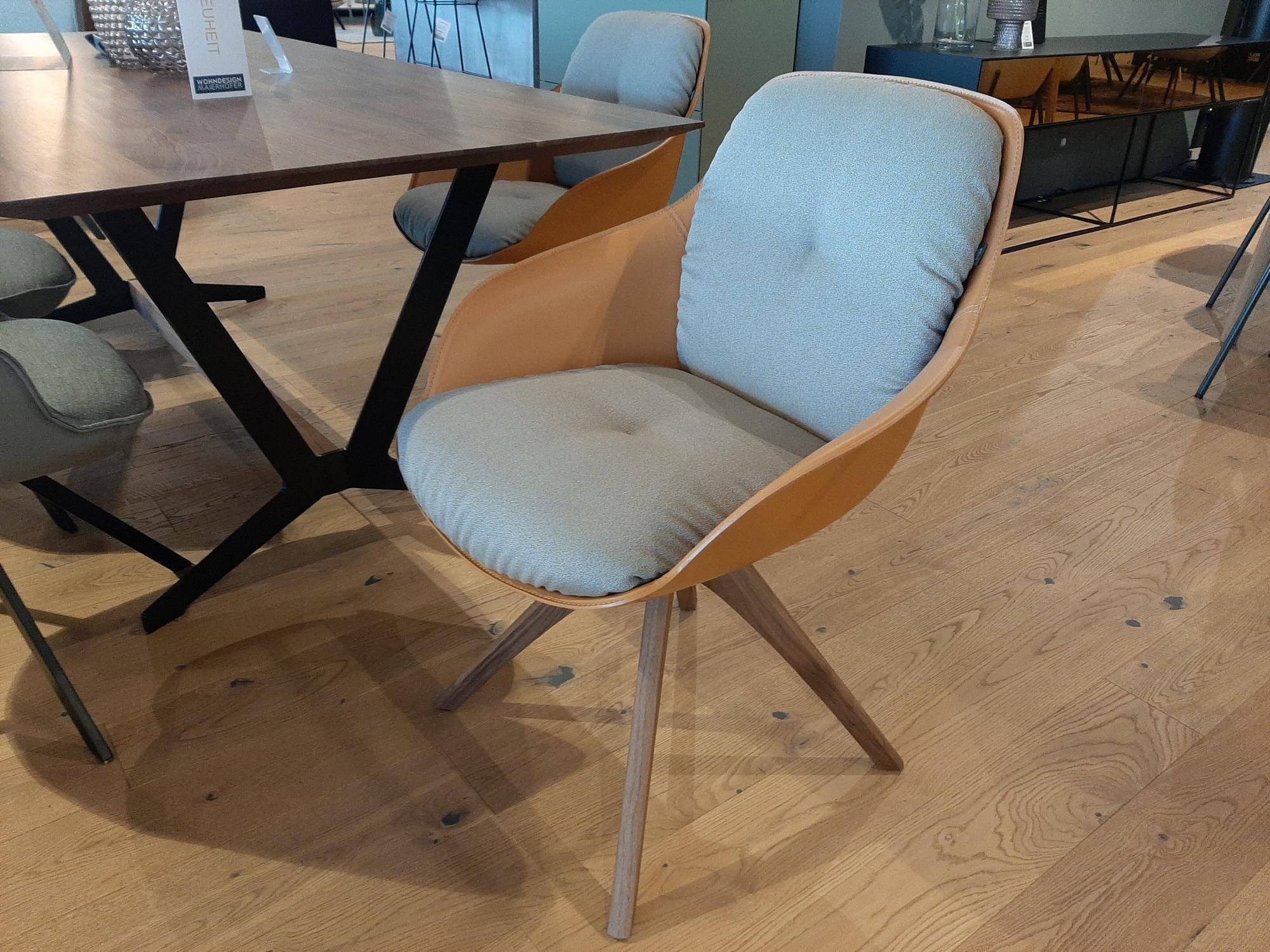 &copy; RB6002650432_1.jpg