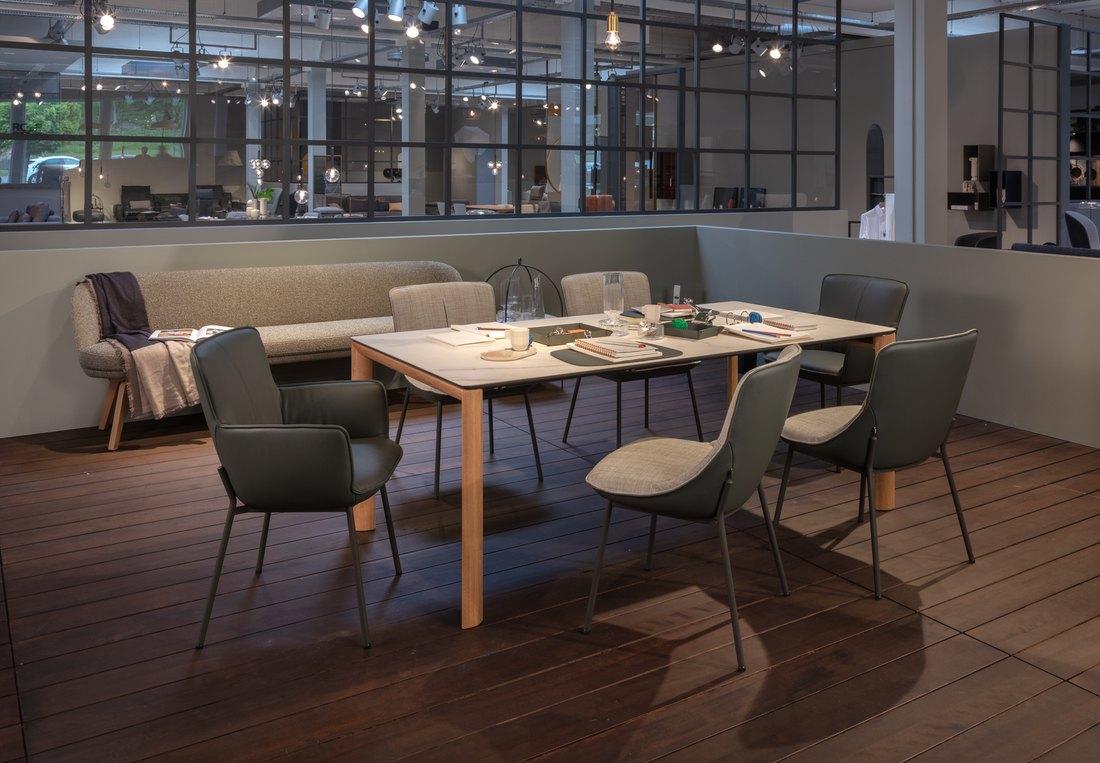 &copy; RB655OA24556_2.jpg