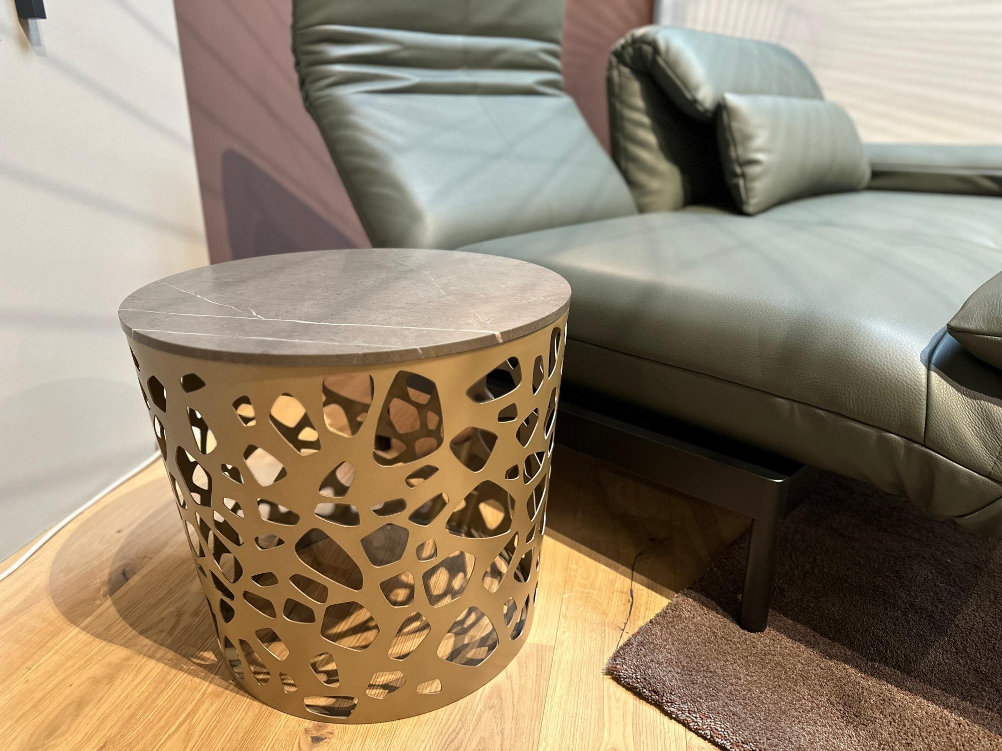 &copy; RB926-243_3.jpg