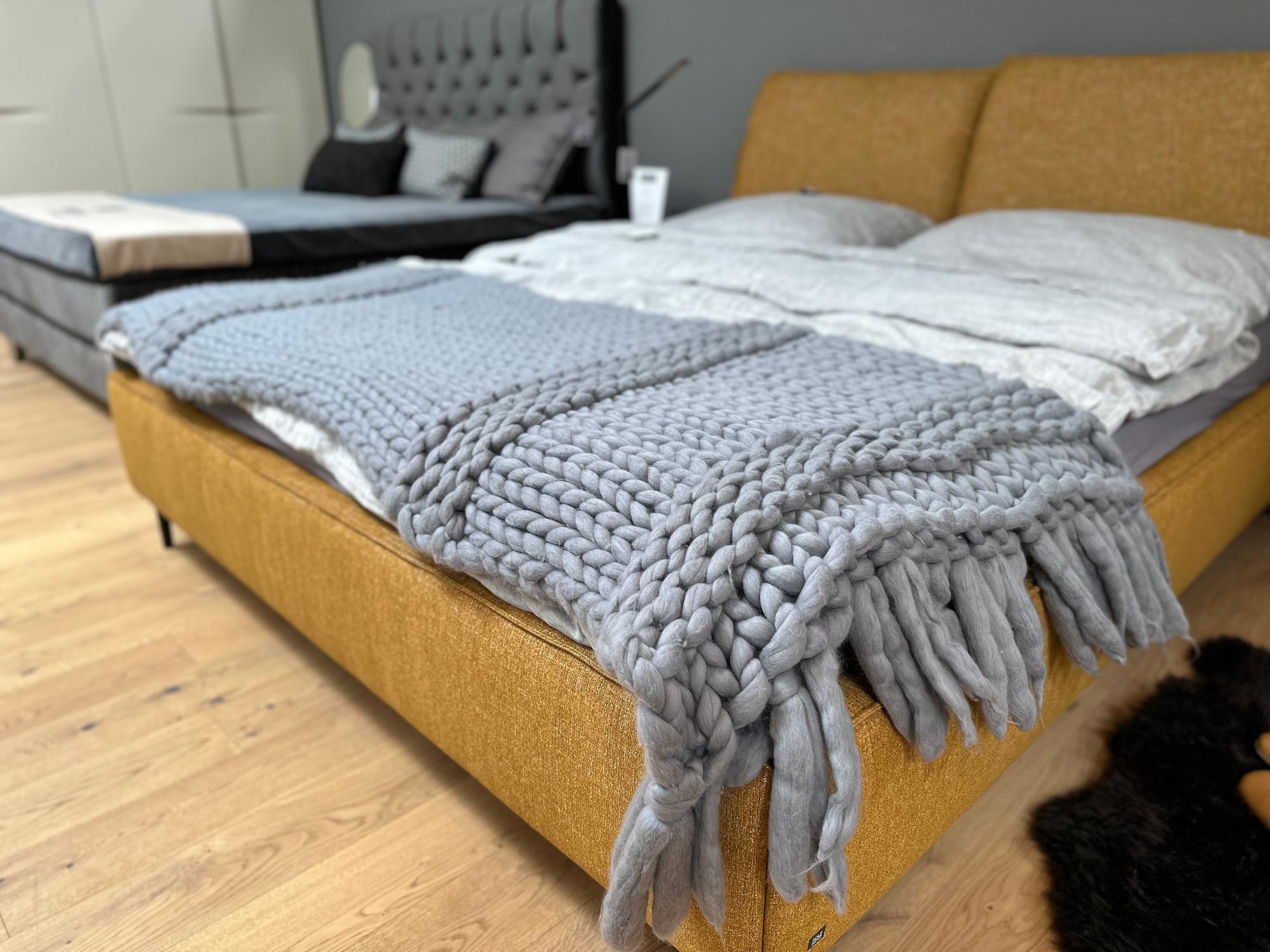 &copy; RB963-02-03_1.jpg