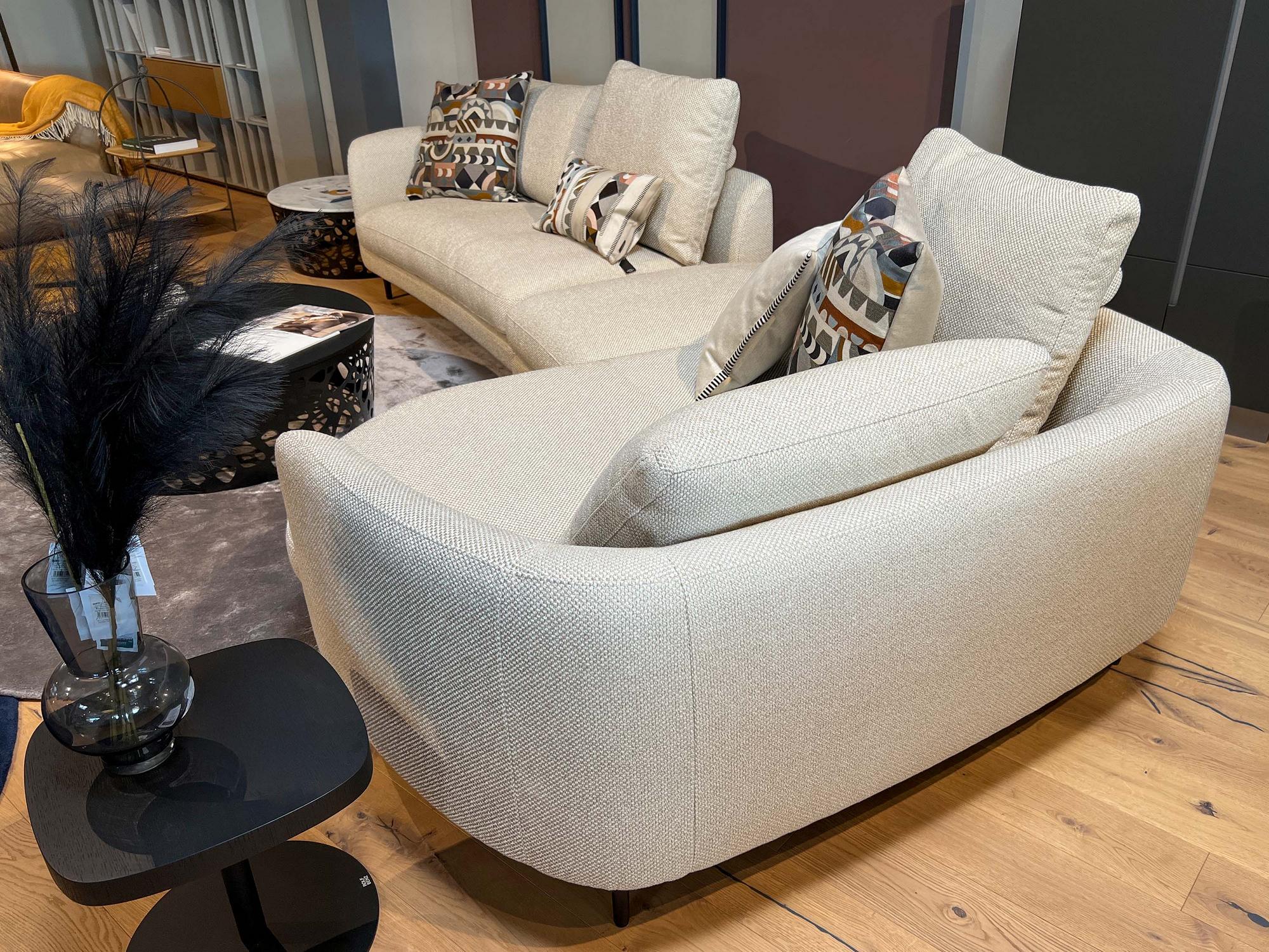 &copy; RBKUMO24350_1.jpg