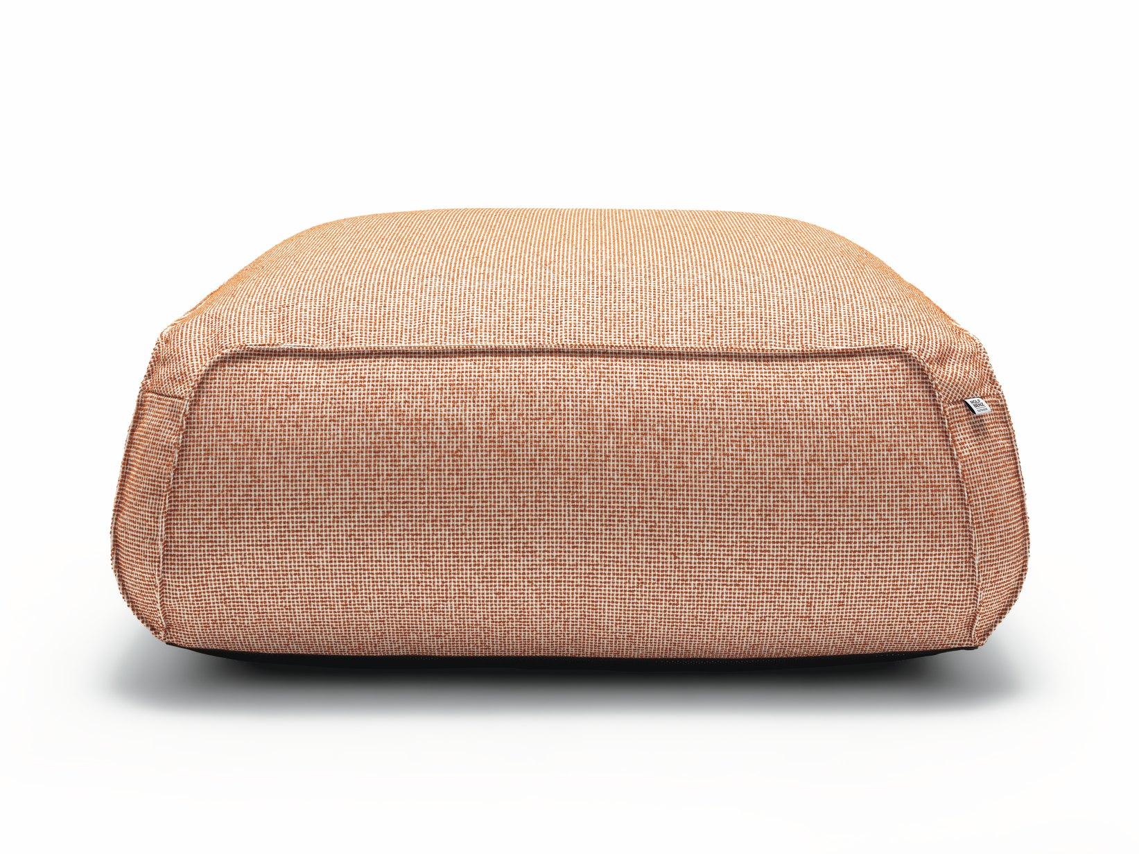 &copy; RBPOUF2402829_1.jpg