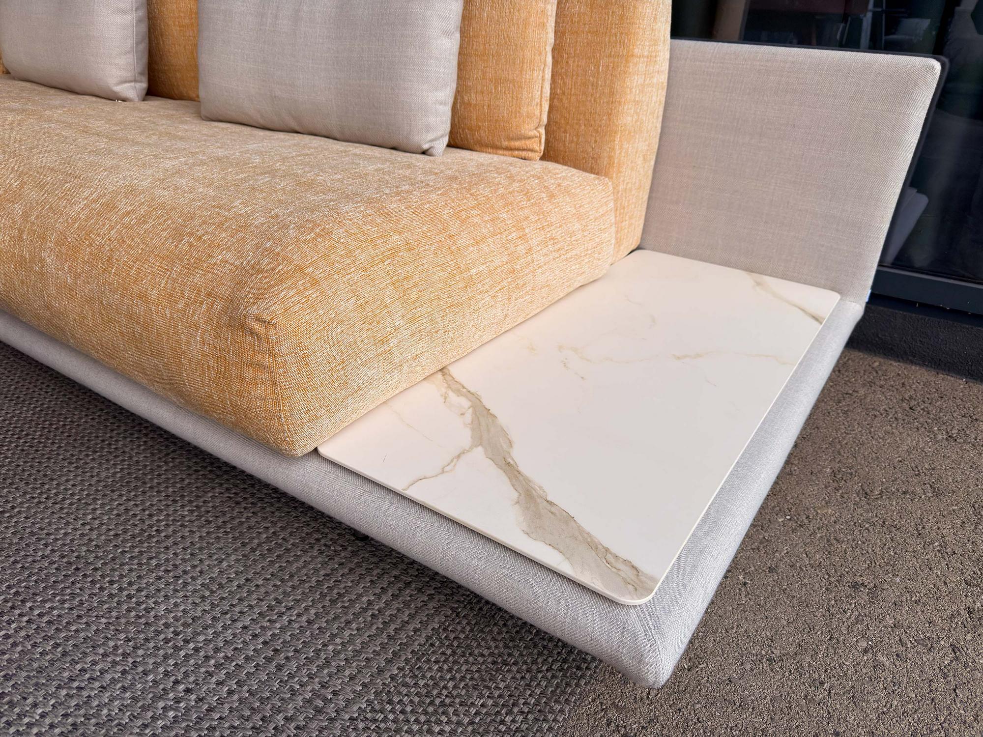 &copy; RBTAYA220_2.jpg